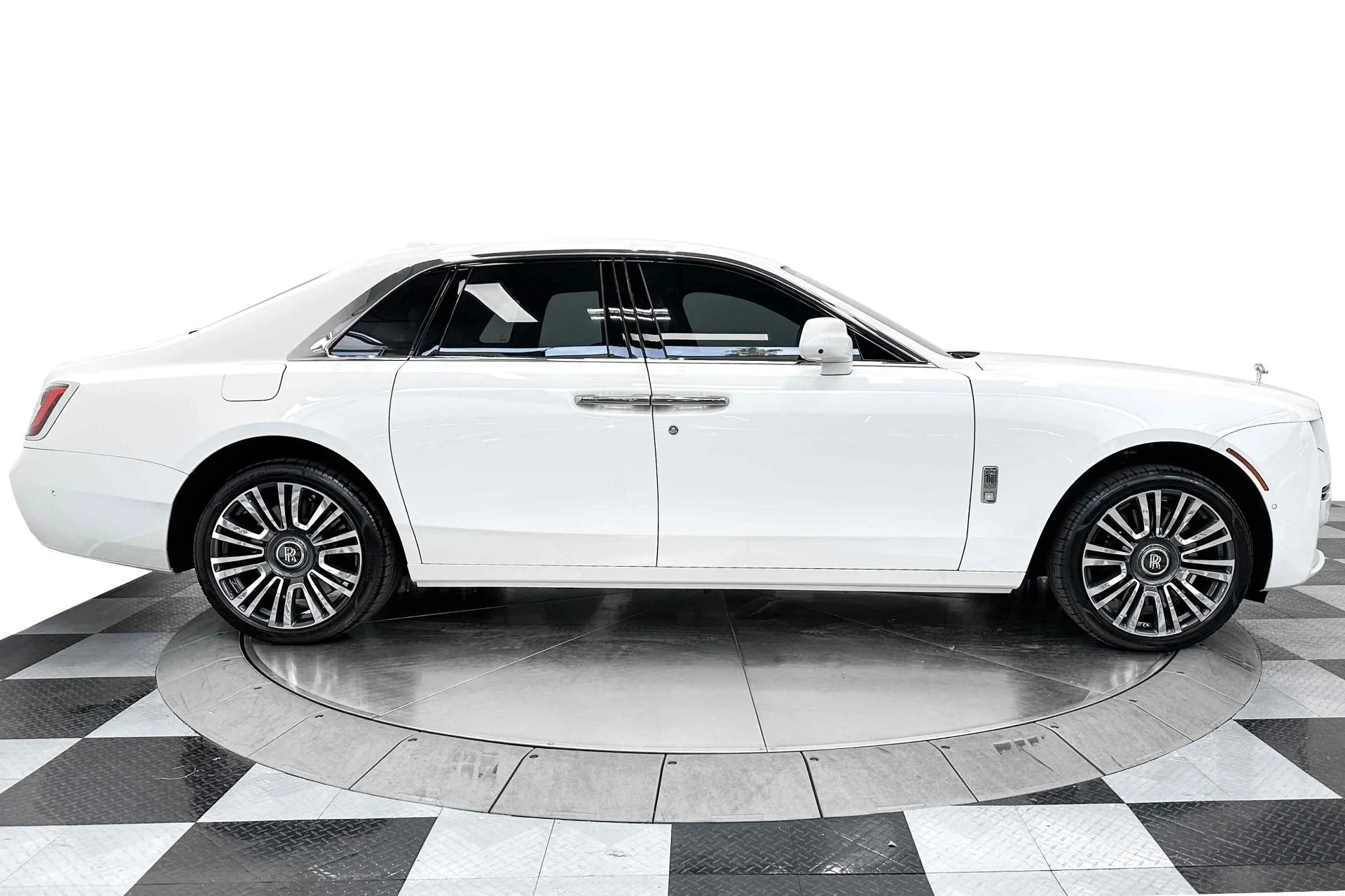 mph042_2352942643_Used_2021_Rolls_Royce_Ghost_The_GHOST_Package_Bespoke_Audio_Rear_Seat_Entertainment_1772048409_22dc9762f2