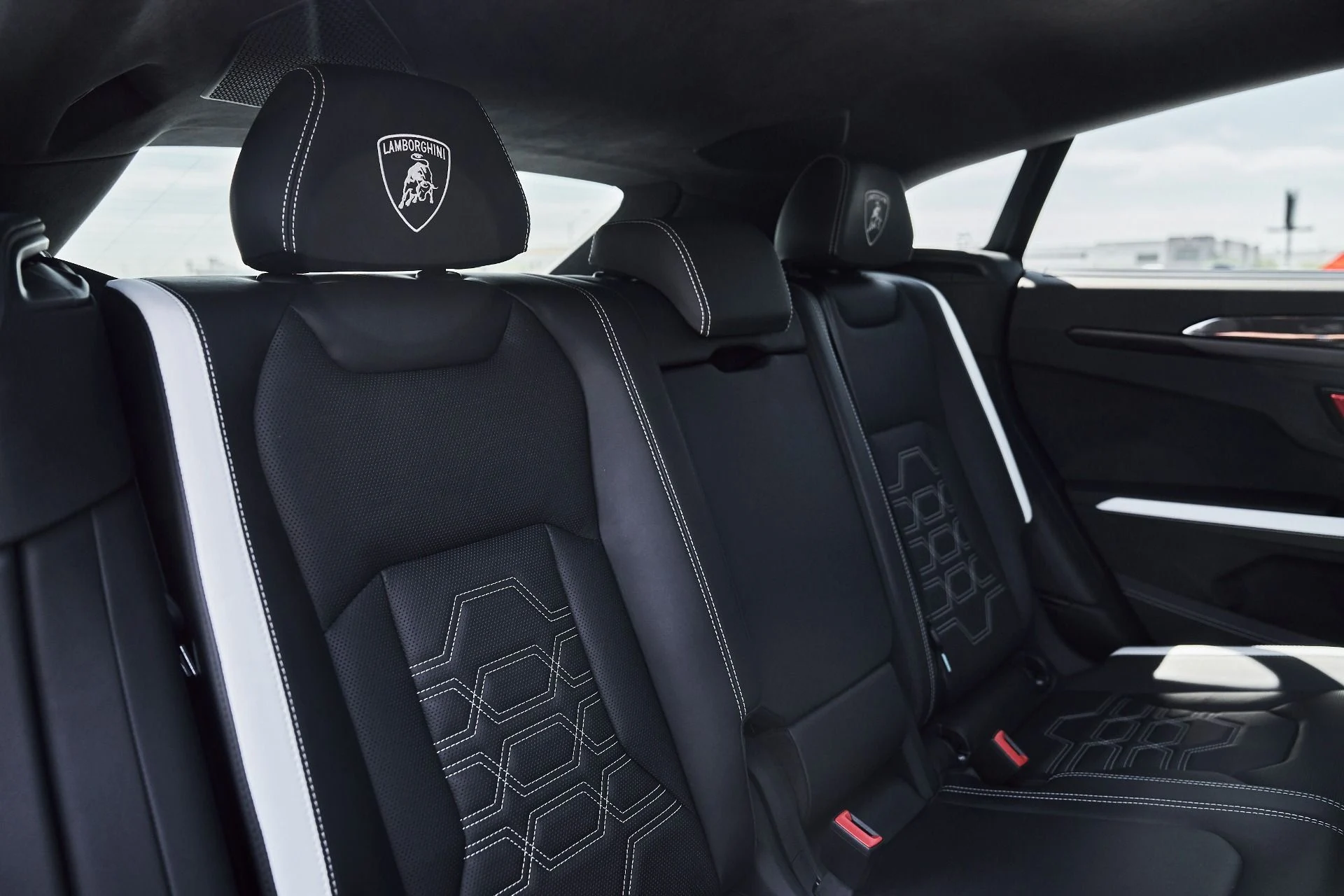 mph042_2353025591_Used_2025_Lamborghini_Urus_SE_1781314237_5bd376c729