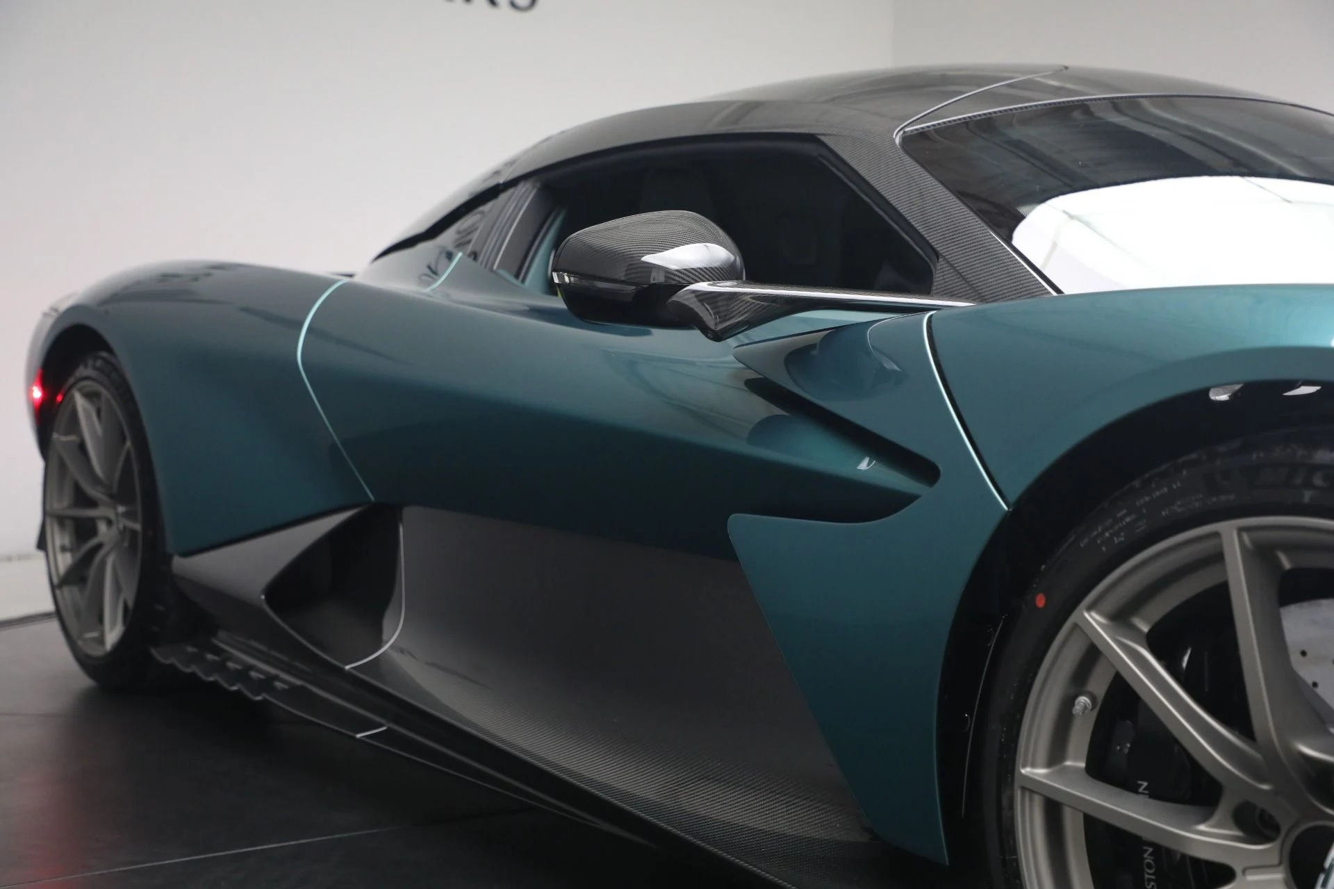 mph042_2353835380_New_2026_Aston_Martin_Valhalla_1779312617_fcc8a4a365