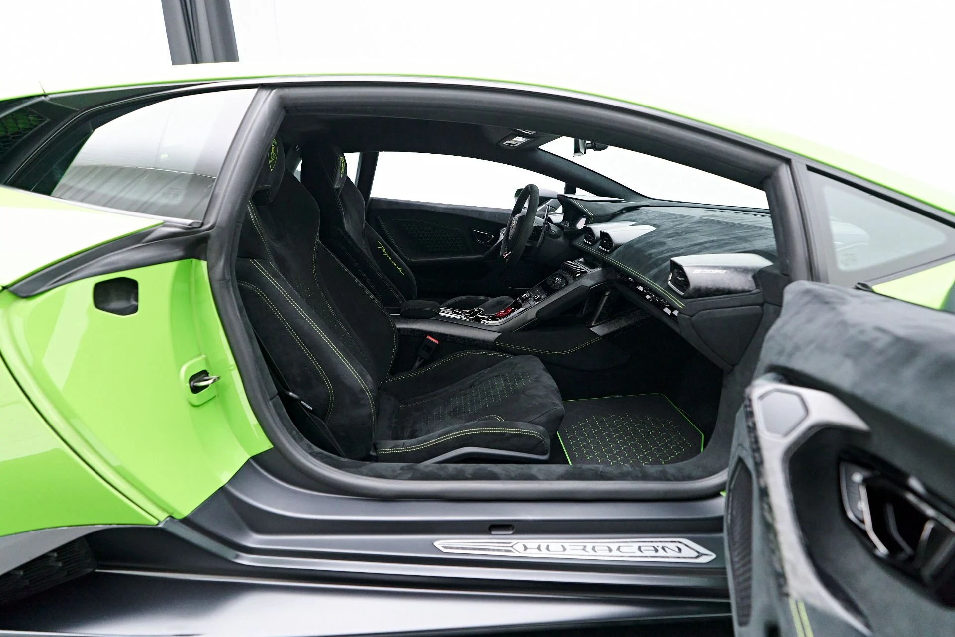 mph042_2356656753_Used_2019_Lamborghini_Huracan_Performante_1757626082_2a7065fcf7