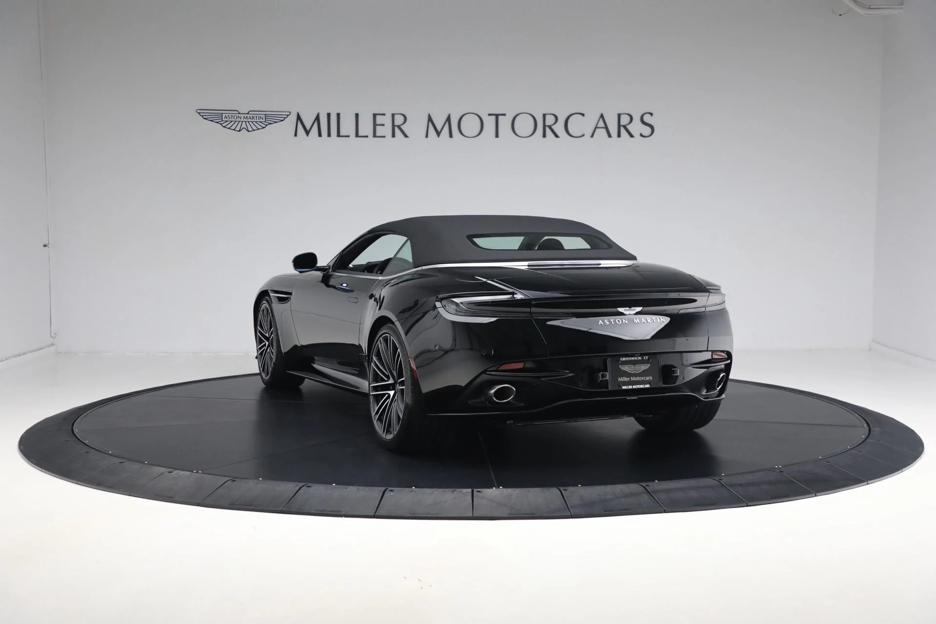 mph042_2357083316_New_2025_Aston_Martin_DB_12_Volante_eb1521c926