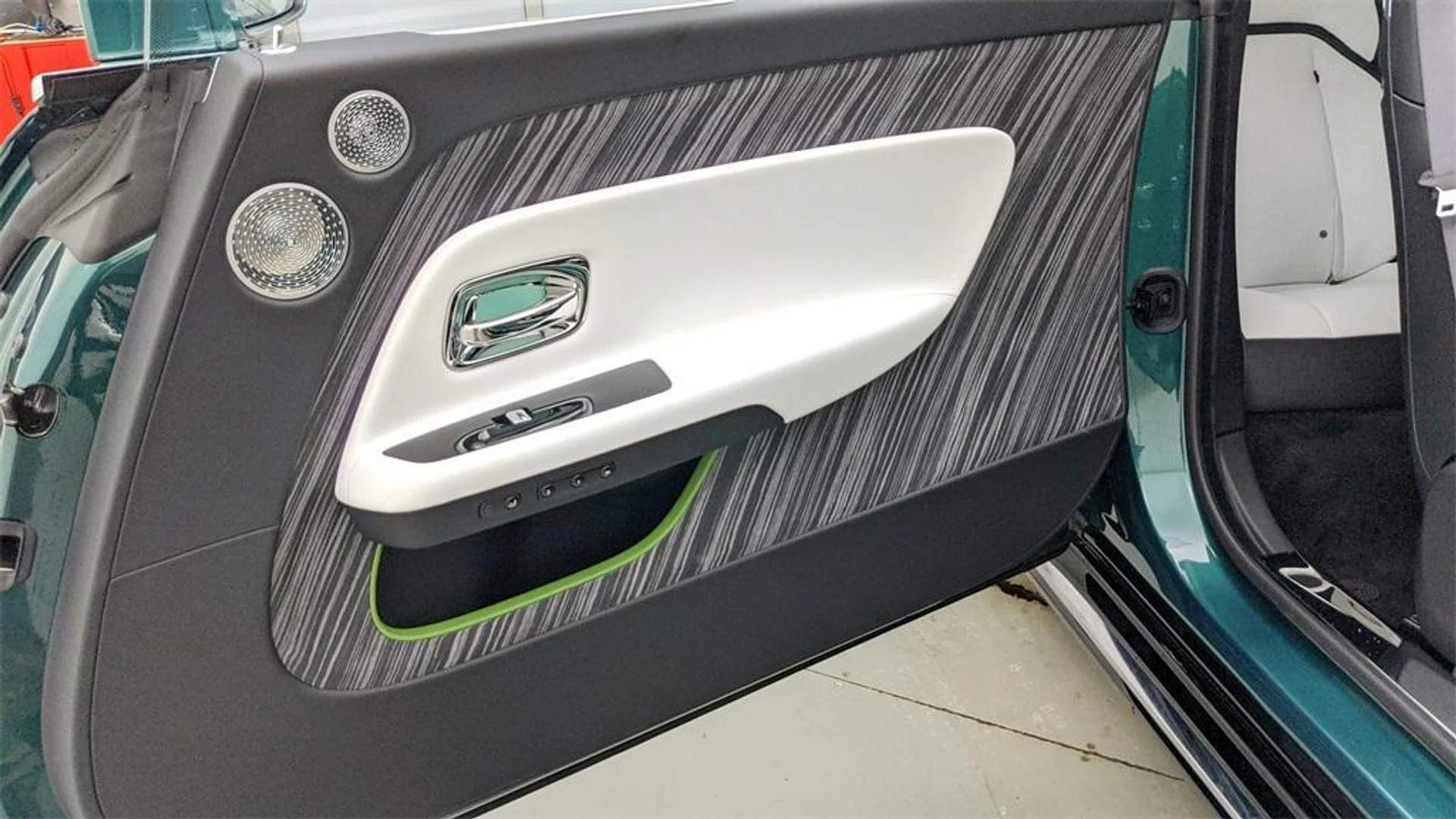 mph042_2369385088_A_Suw_D_Wnn_C7_K1_WQ_7xe_Pj_VKY_Mud8_b39062e77c