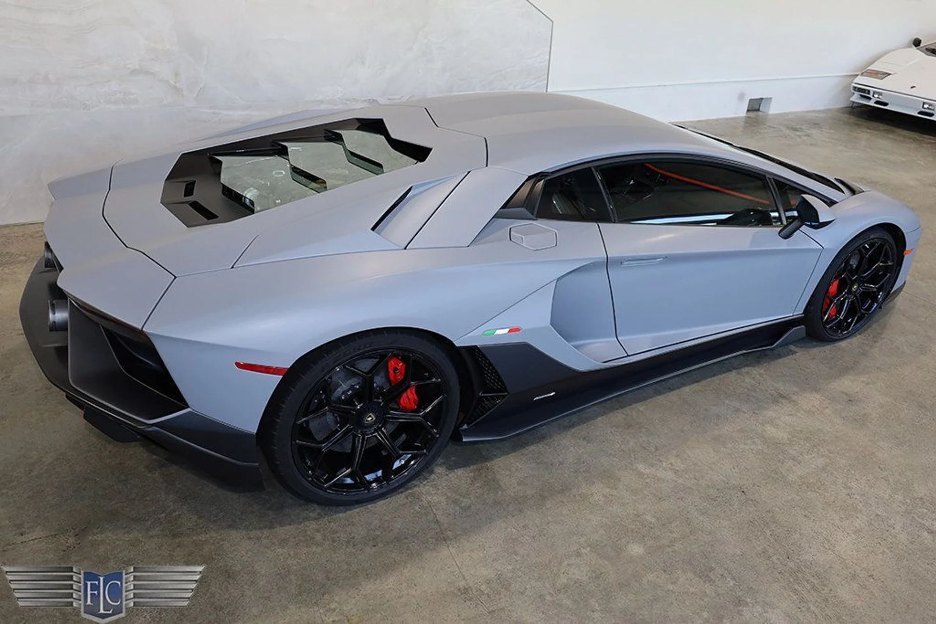 mph042_2370217184_used_2022_lamborghini_aventador_lp7804ultimaecoupe_9689_22906209_43_1024_adc1f0e762