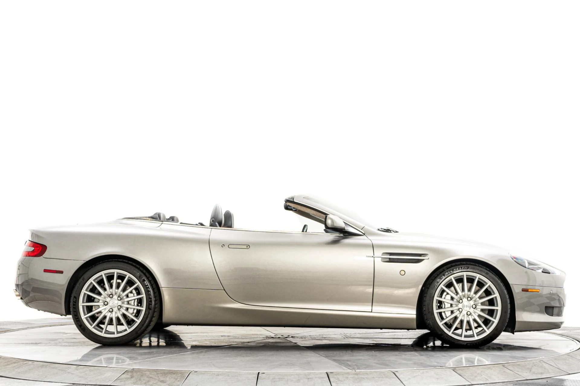 mph042_2382934782_Used_2008_Aston_Martin_DB_9_Volante_1787088567_dcb740cf9c