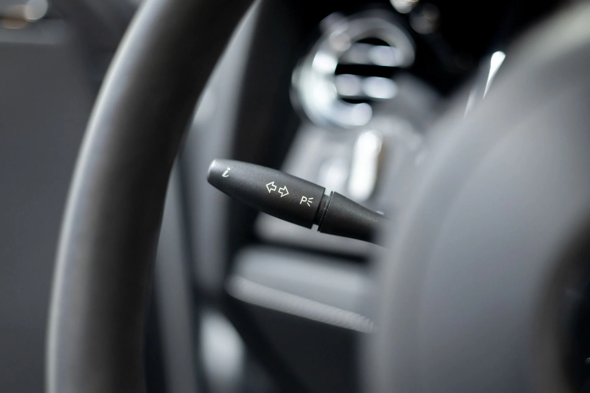 mph042_2389261903_Used_2015_Rolls_Royce_Ghost_1760219601_9b853fc3c7