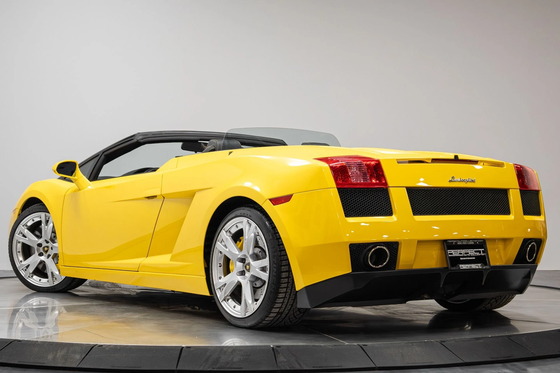 mph042_2424844056_Used_2007_Lamborghini_Gallardo_Spyder_1766529333_a3062d5182