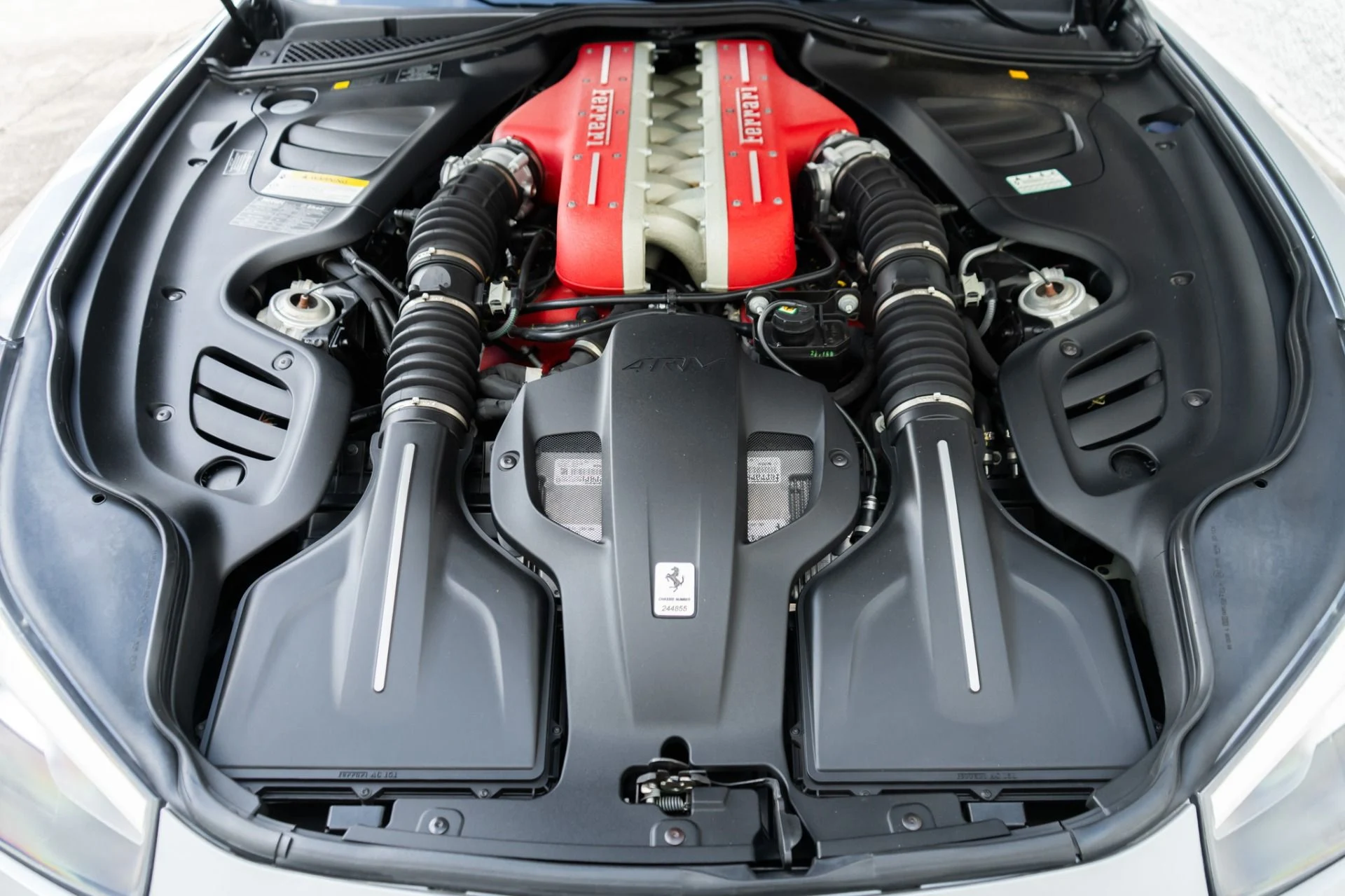 mph042_2428503283_Used_2019_Ferrari_GTC_4_Lusso_1759771823_62df3328ce