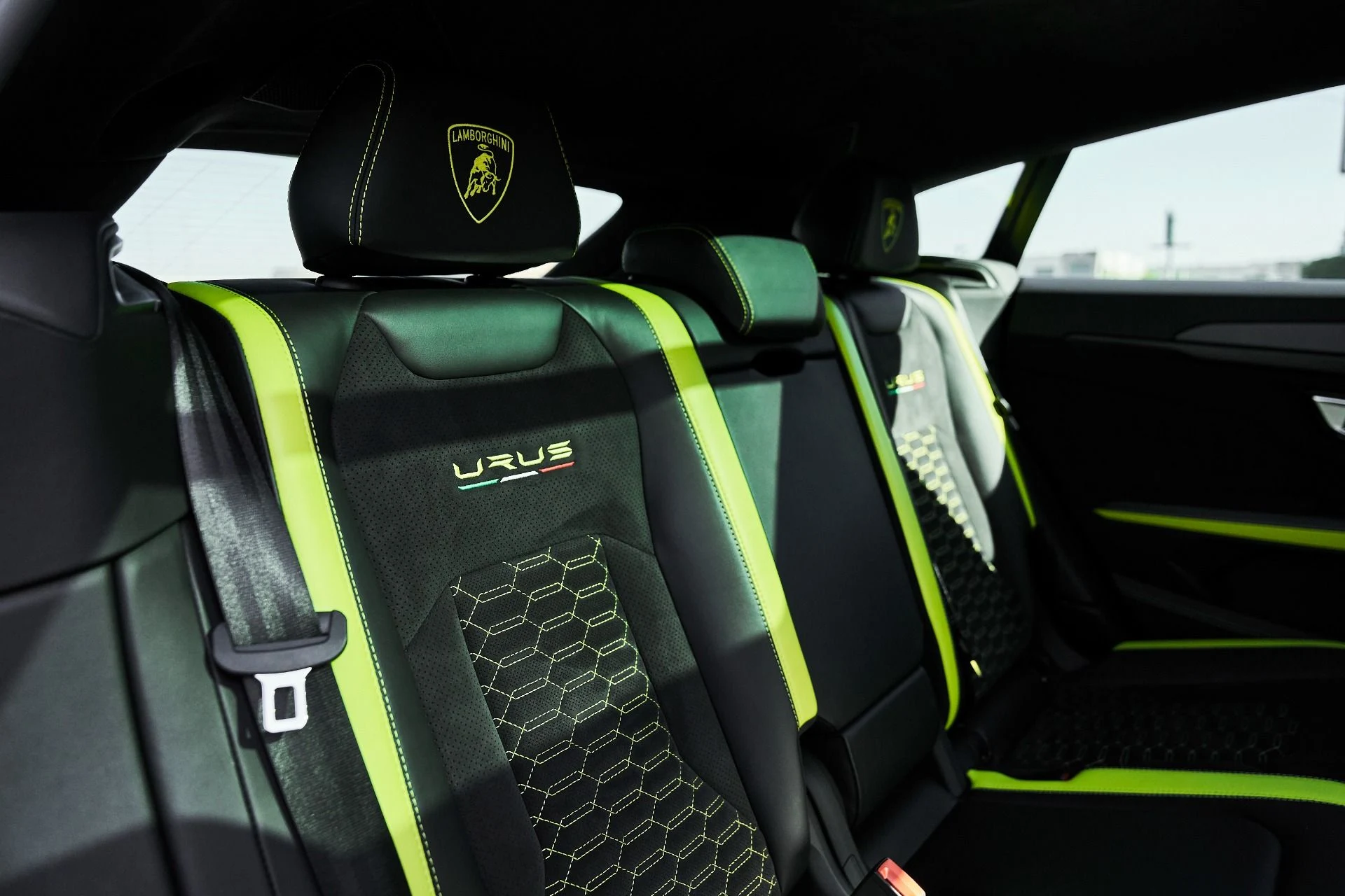 mph042_2431494224_Used_2022_Lamborghini_Urus_1774548625_677d1be8b5