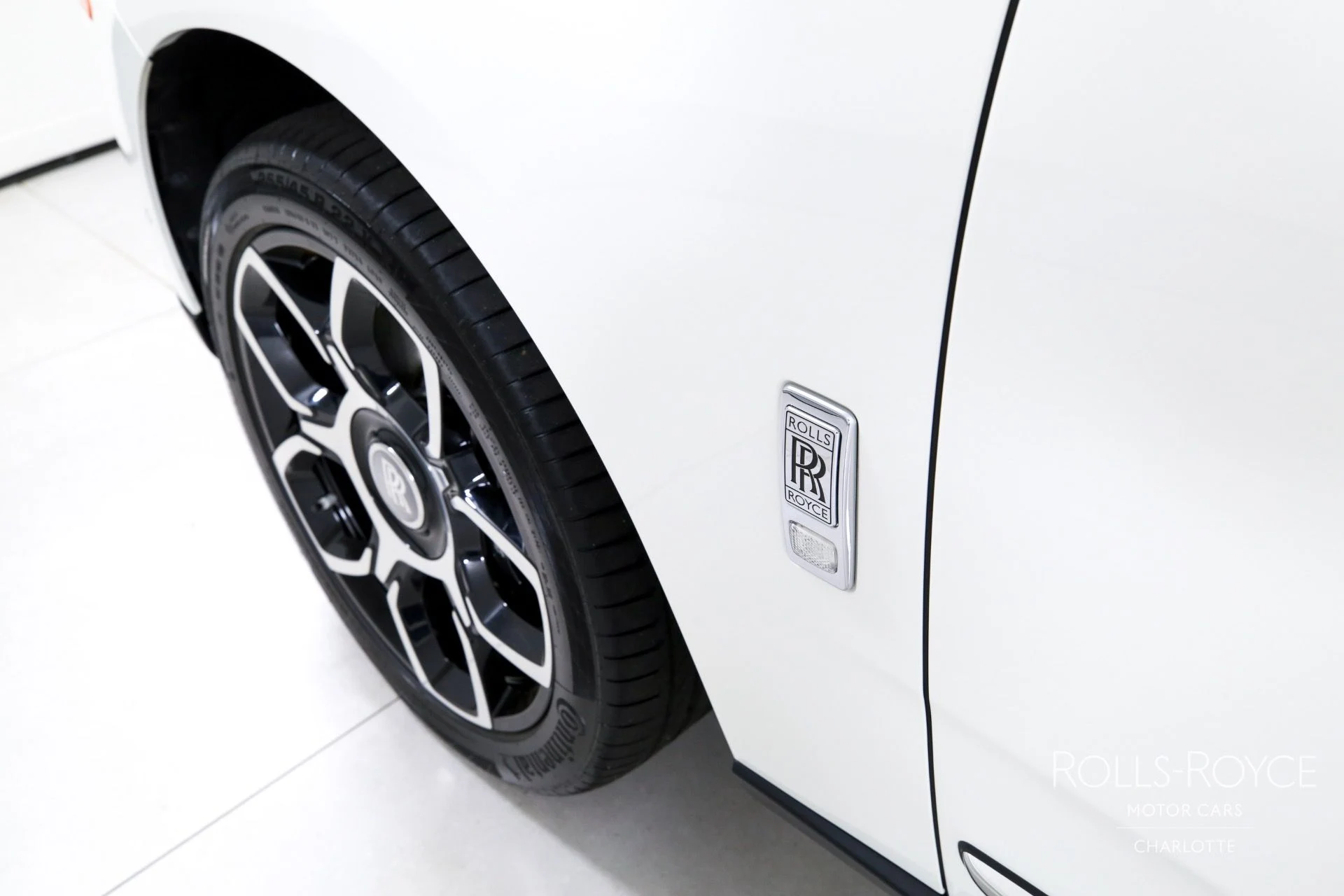 mph042_2440529861_Used_2020_Rolls_Royce_Cullinan_1754408892_00c401ae31