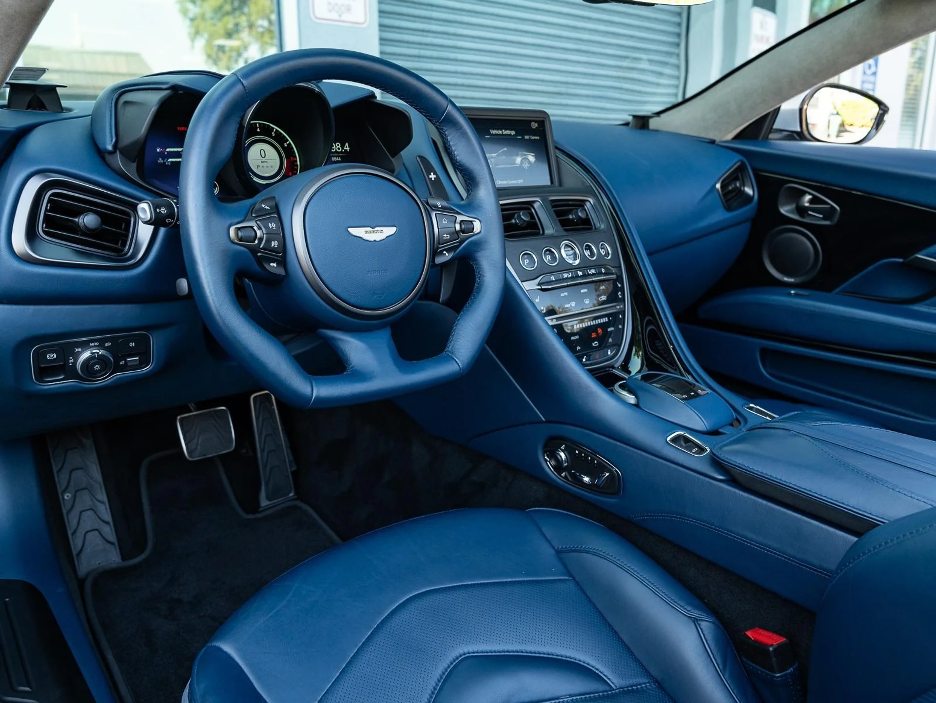 mph042_2444766080_Used_2020_Aston_Martin_DBS_Superleggera_1764795981_8332e985a1