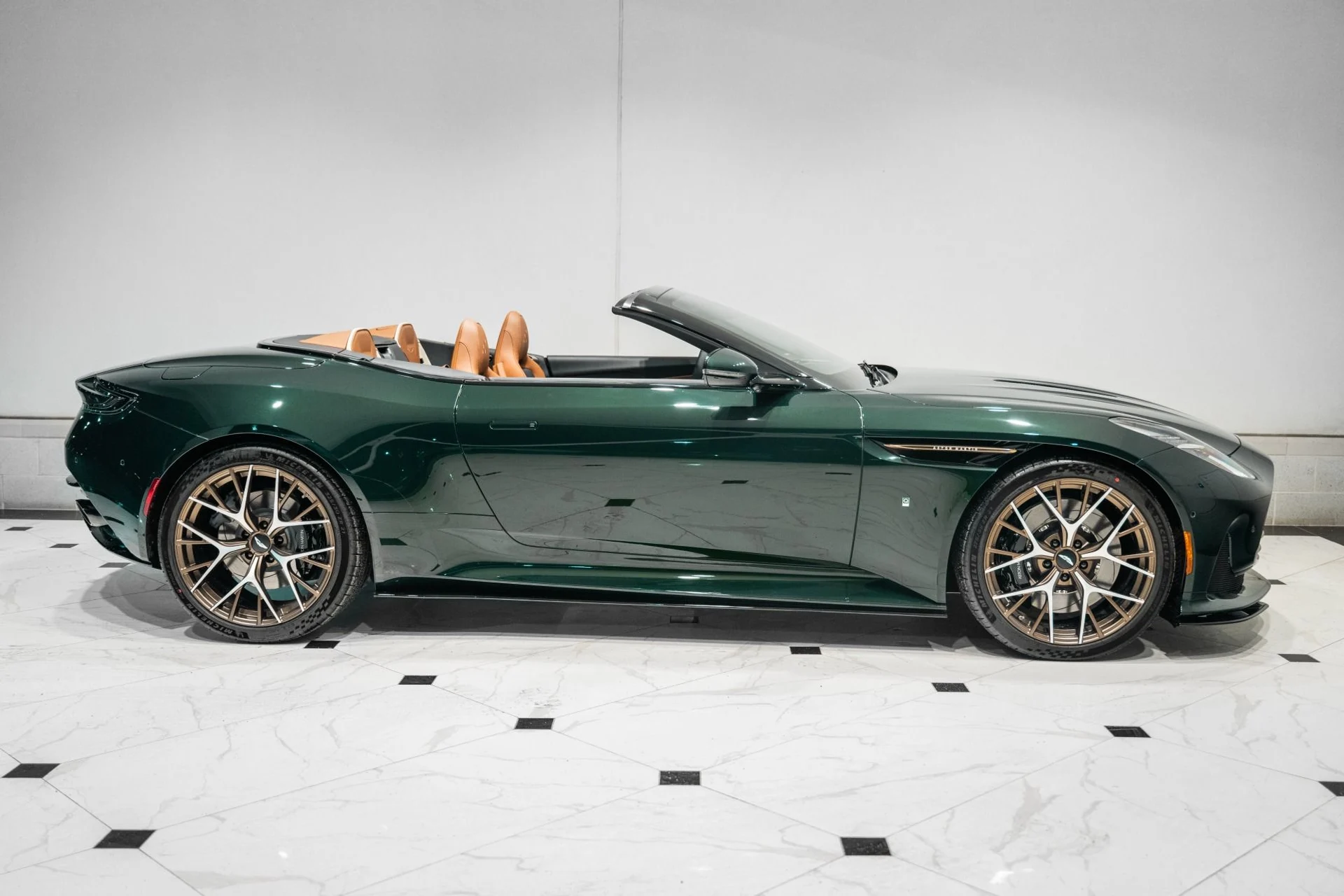 mph042_2458608827_New_2026_Aston_Martin_DB_12_Volante_1772211091_40c46969a9