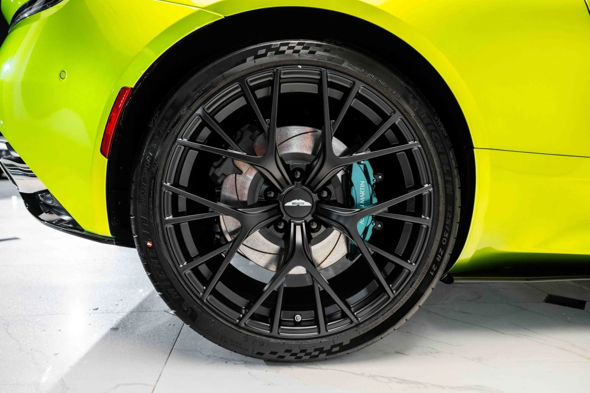 mph042_2461399758_Used_2025_Aston_Martin_DB_12_Coupe_1724764184_19e3e44e17