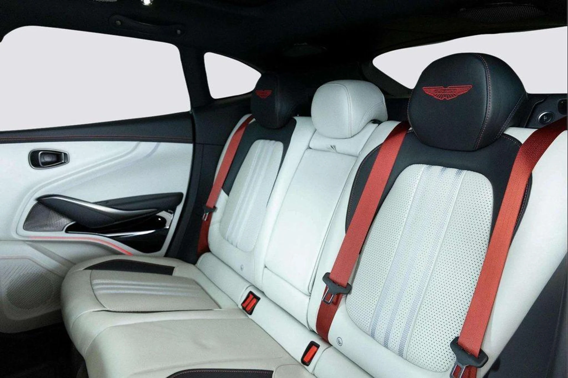 mph042_249940143_b_Jf_Tp_EIUGVY_Xpn_C_u_Teth_D_Zvejc_fd826b1307