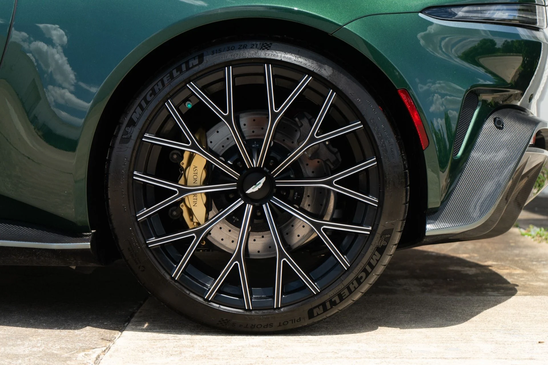 mph042_2499982827_Used_2023_Aston_Martin_Vantage_V12_1778619446_30aae50100