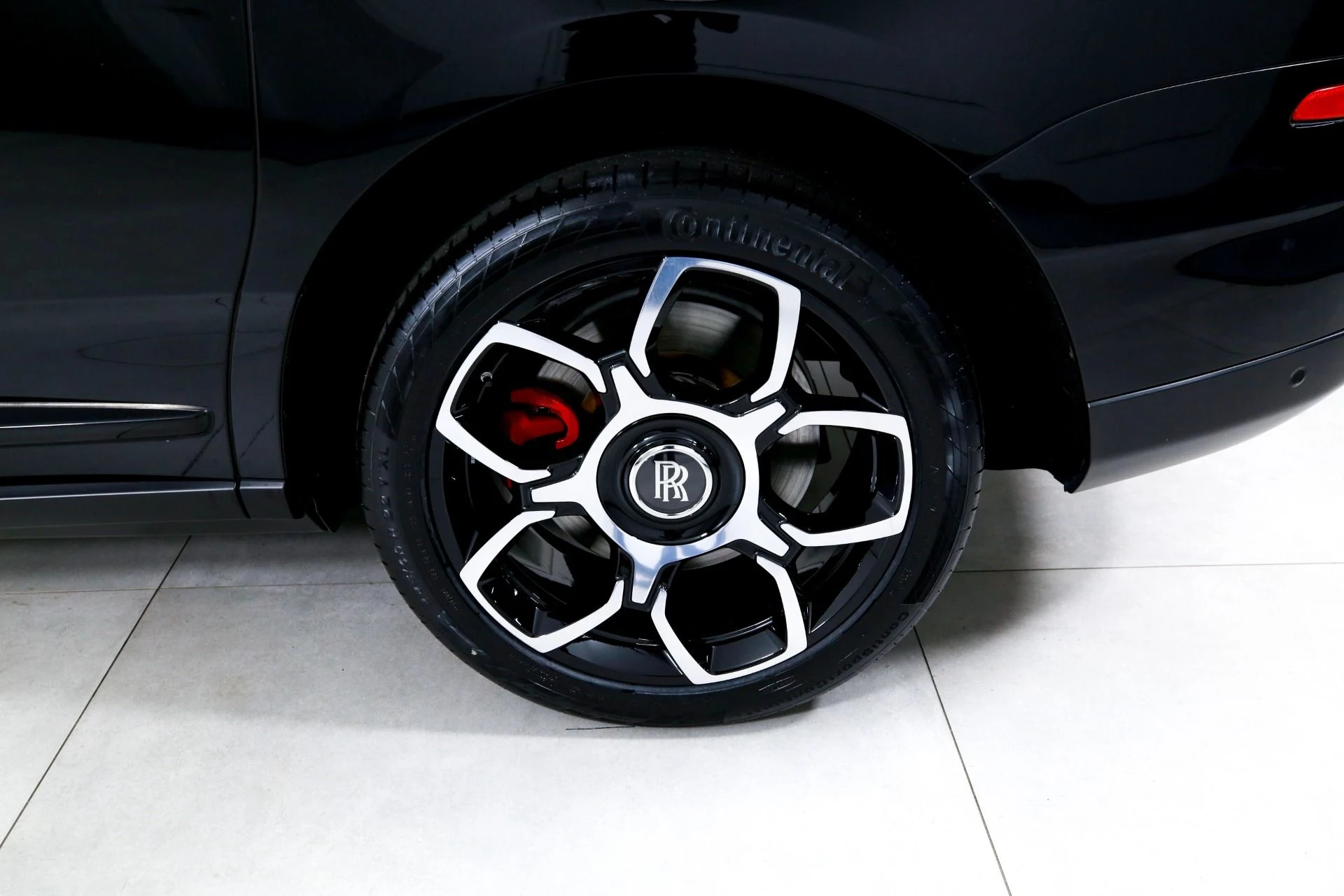 mph042_2500437794_Used_2021_Rolls_Royce_Black_Badge_Cullinan_1781216710_16de2a1590