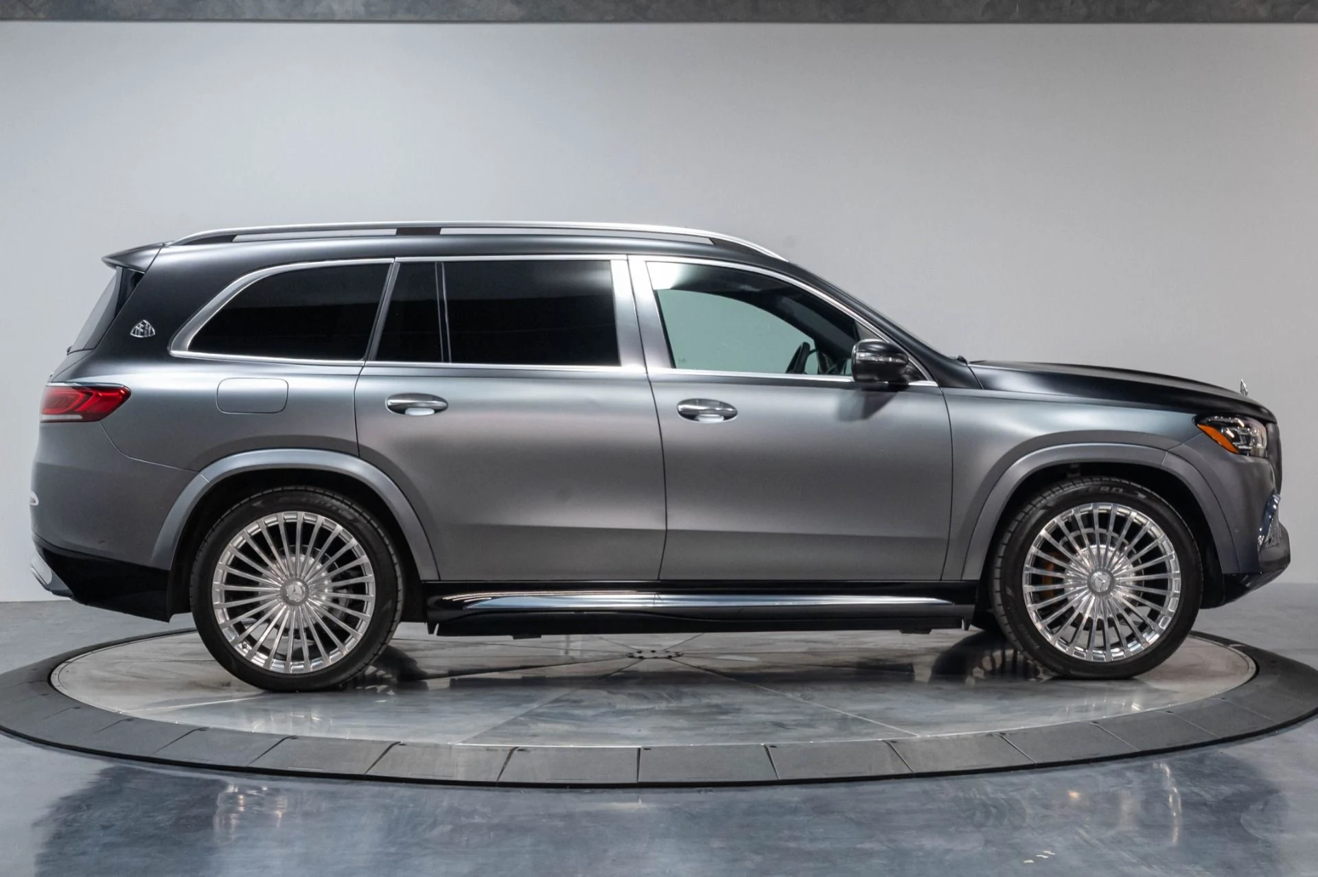 mph042_2500609991_Used_2022_Mercedes_Benz_GLS_Maybach_GLS_600_4_MATIC_1784906738_304d2d97f8