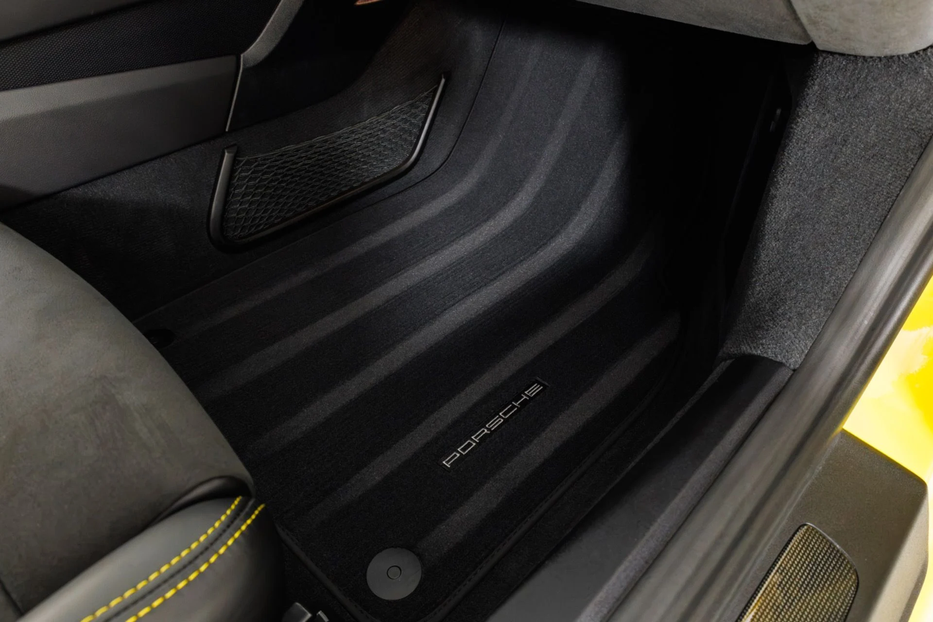 mph042_2501022131_Used_2018_Porsche_911_GT_2_RS_1787778686_194b006490