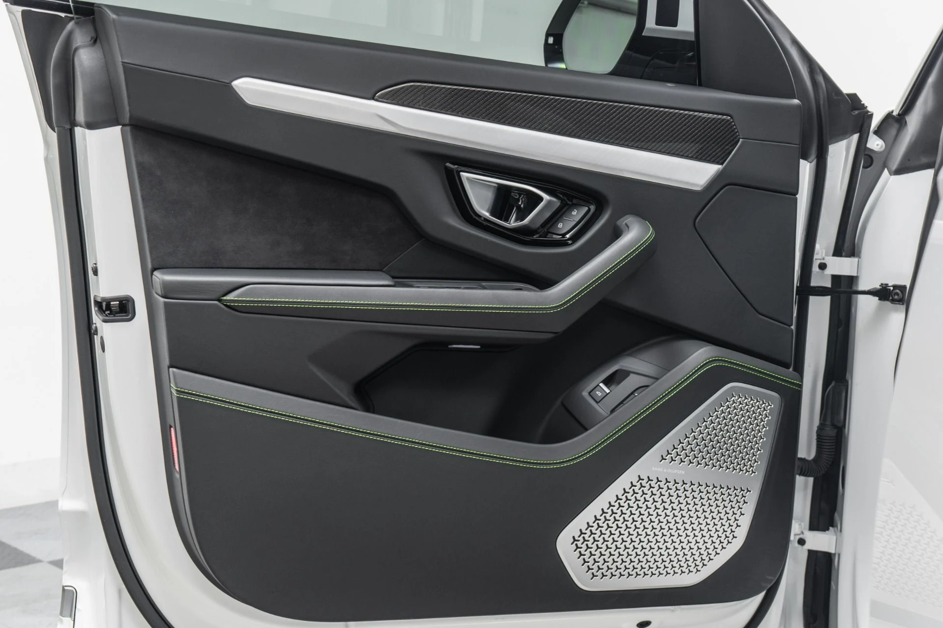 mph042_2504218142_Used_2021_Lamborghini_Urus_Q_Citura_interior_Ventilated_Front_Seats_with_Massage_1772724519_b20a8fdf1a