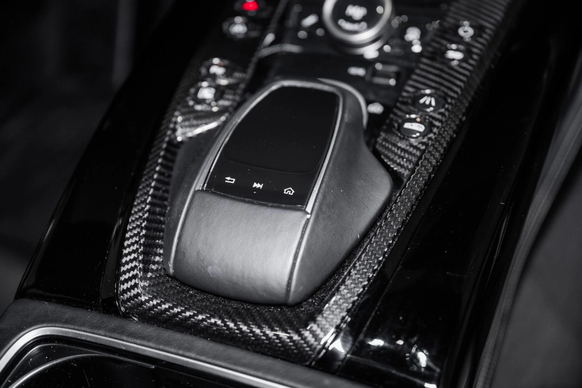 mph042_2511754536_Used_2023_Aston_Martin_DBX_707_1761749500_27b8353ce8