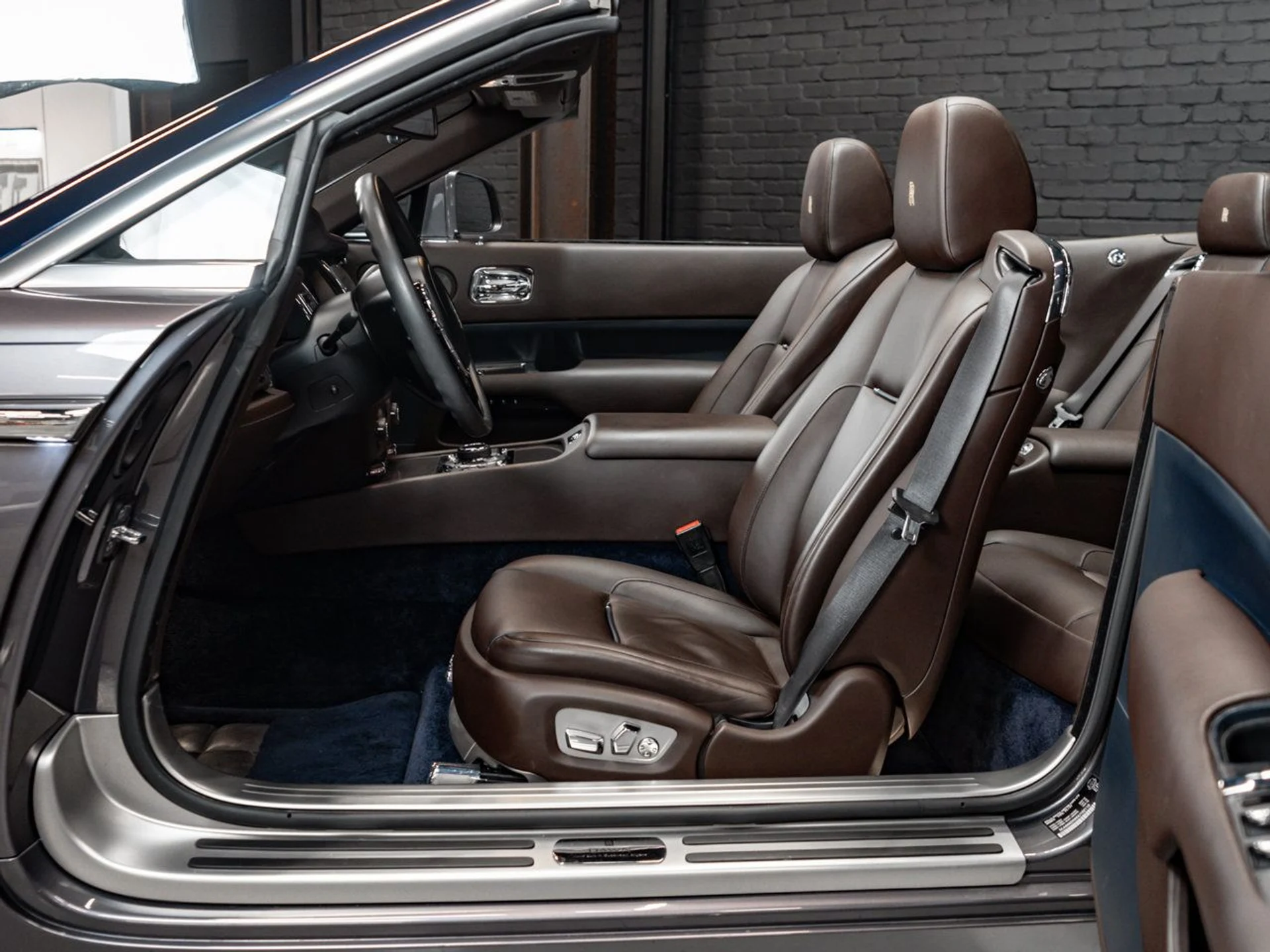 mph042_2527807656_rolls_royce_dawn_2016_08ed39d9b5
