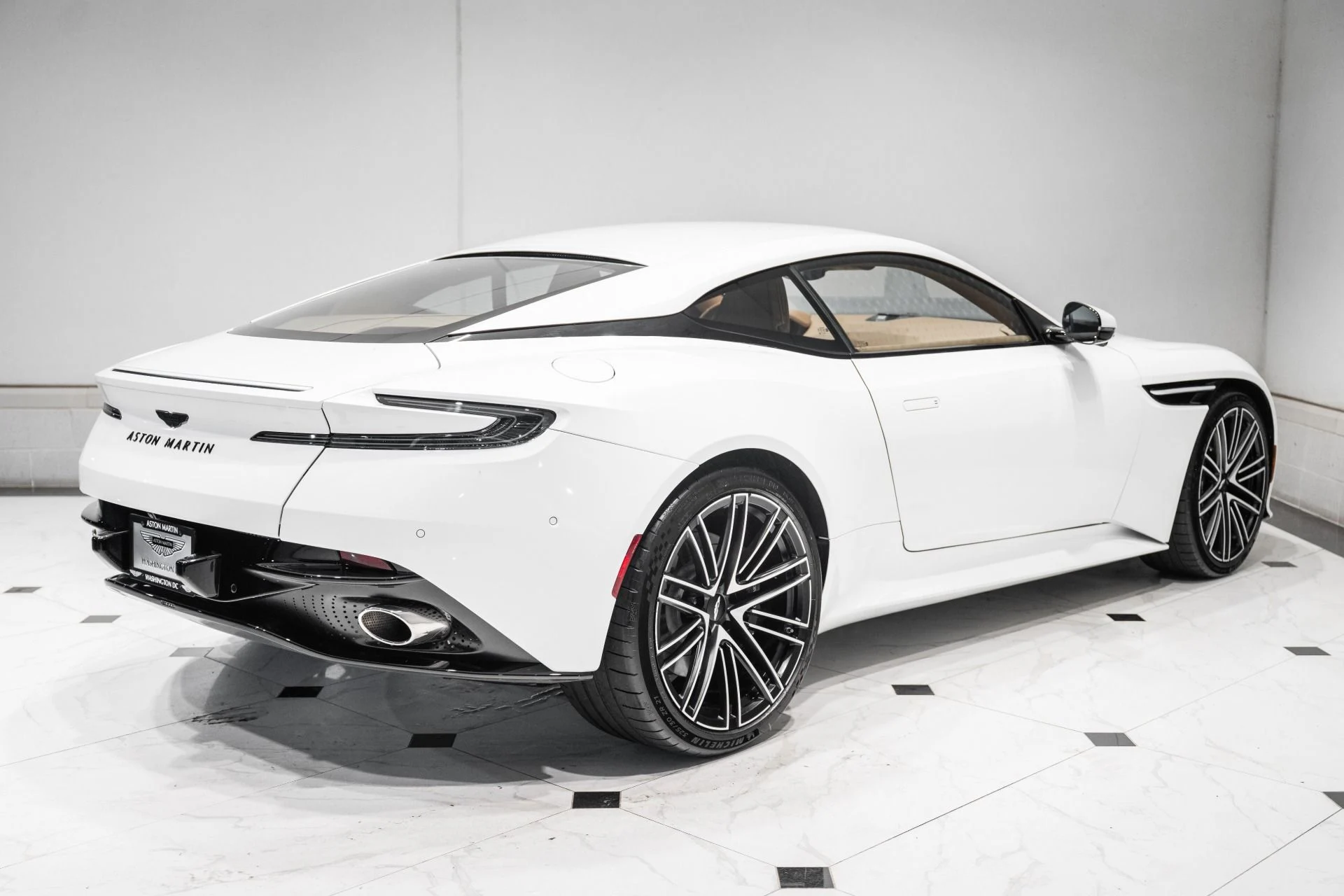 mph042_2530478430_Used_2024_Aston_Martin_DB_12_V8_COUPE_1784304834_3ffd554512