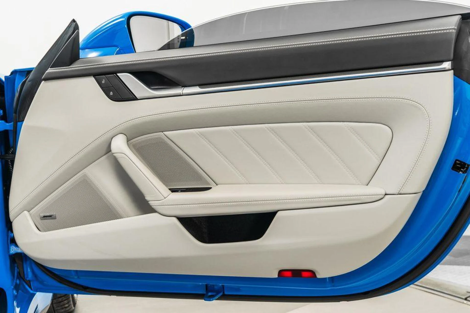 mph042_2532071913_i_S9pwp0lfvo_T_Sz_Km8_BP_Vch_F_SHU_9603c58b64