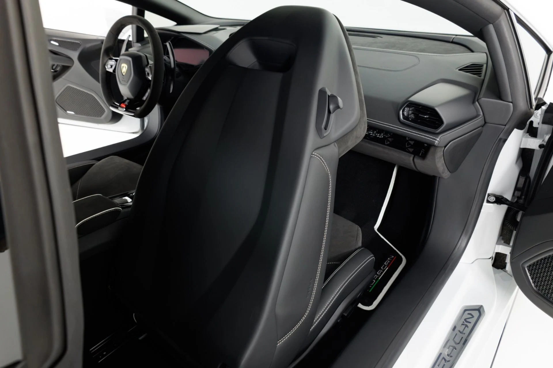 mph042_2534441908_Used_2020_Lamborghini_Huracan_LP_640_4_EVO_1779139559_4fb7358945