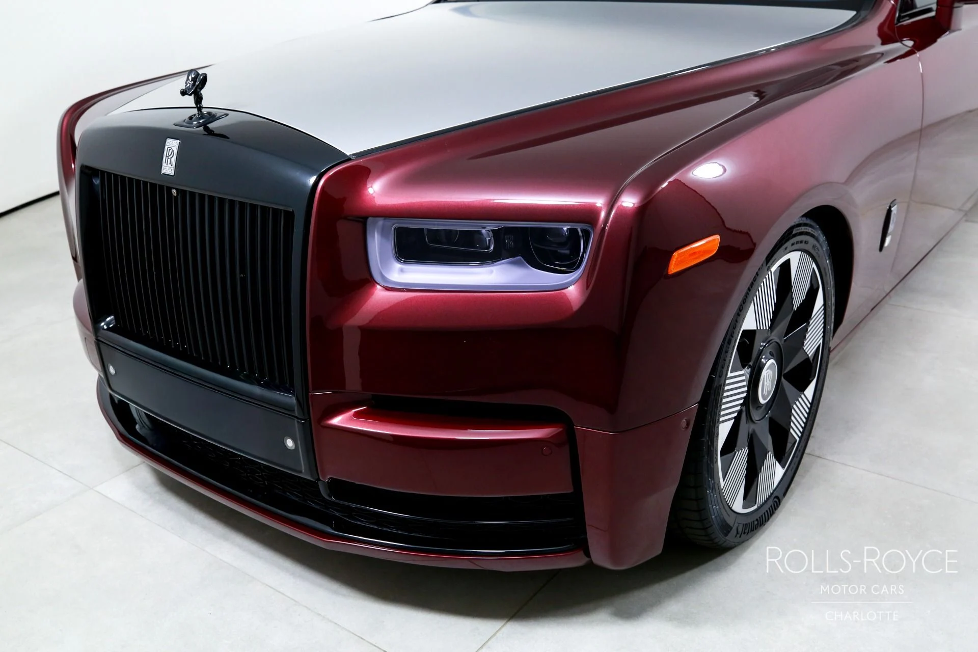 mph042_2540529103_Used_2019_Rolls_Royce_Phantom_1760804131_252023bbe2