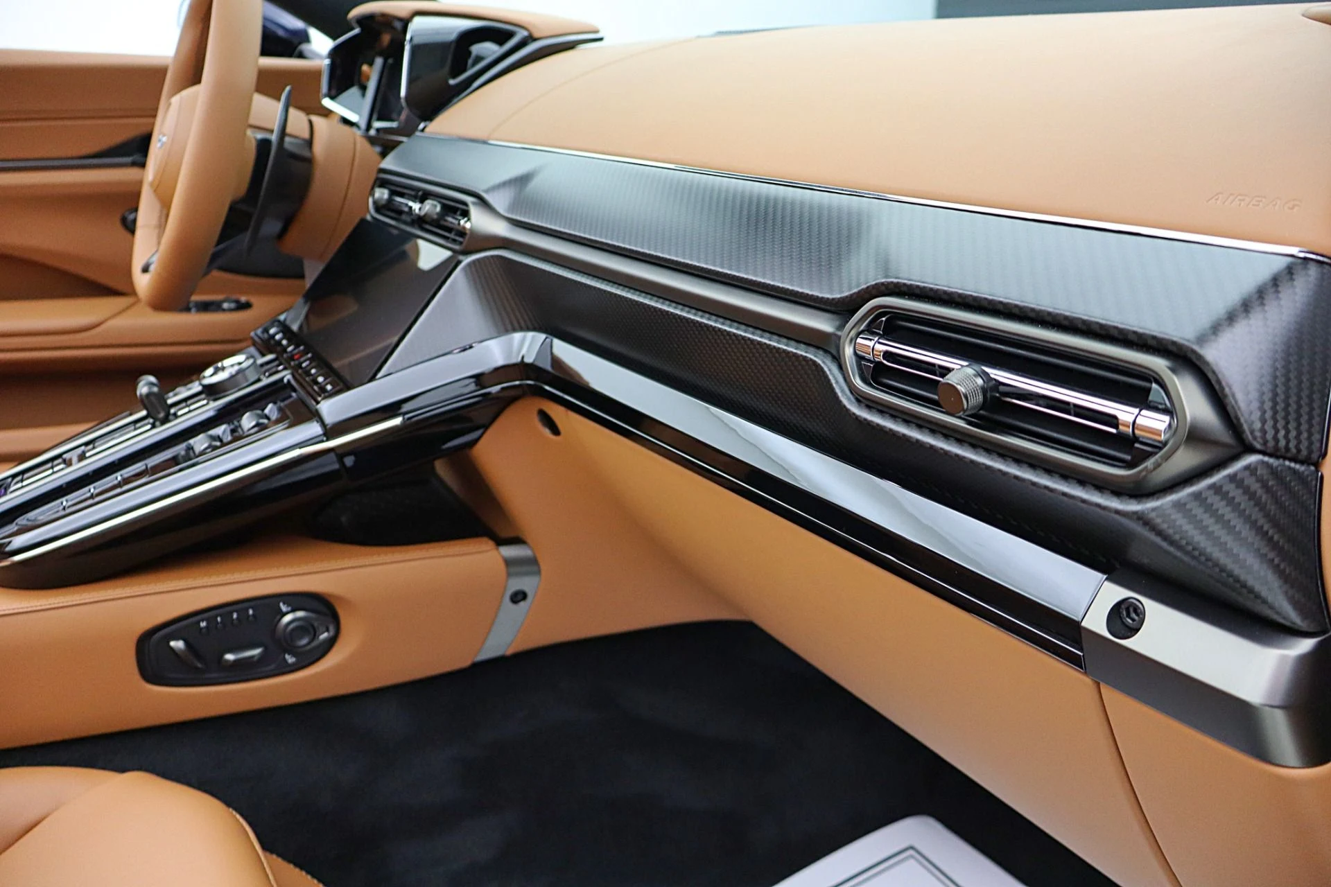 mph042_2549118524_New_2026_Aston_Martin_Vantage_S_Roadster_20b534536b