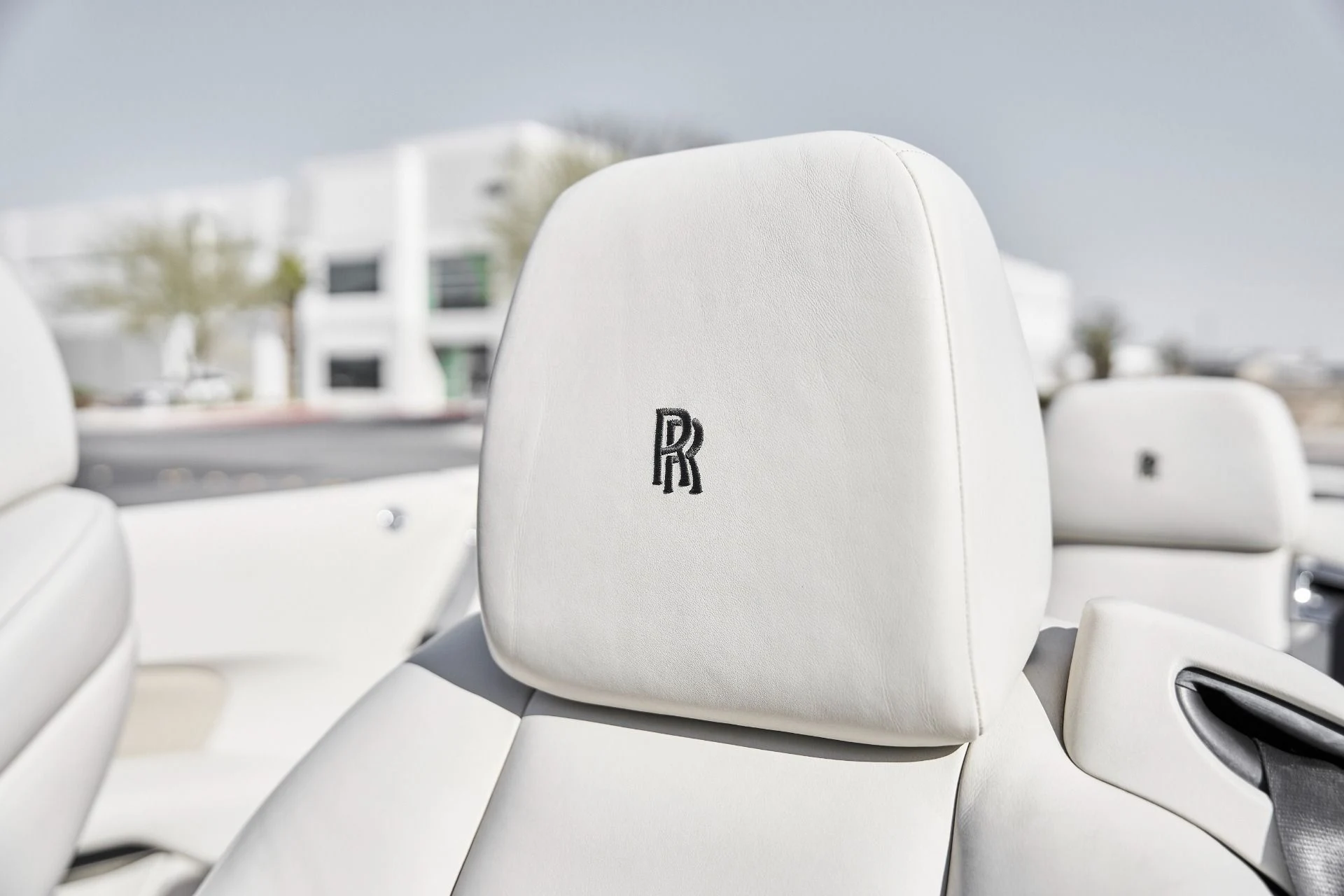 mph042_2550699502_Used_2016_Rolls_Royce_Dawn_Base_1770086740_d27b83b26c