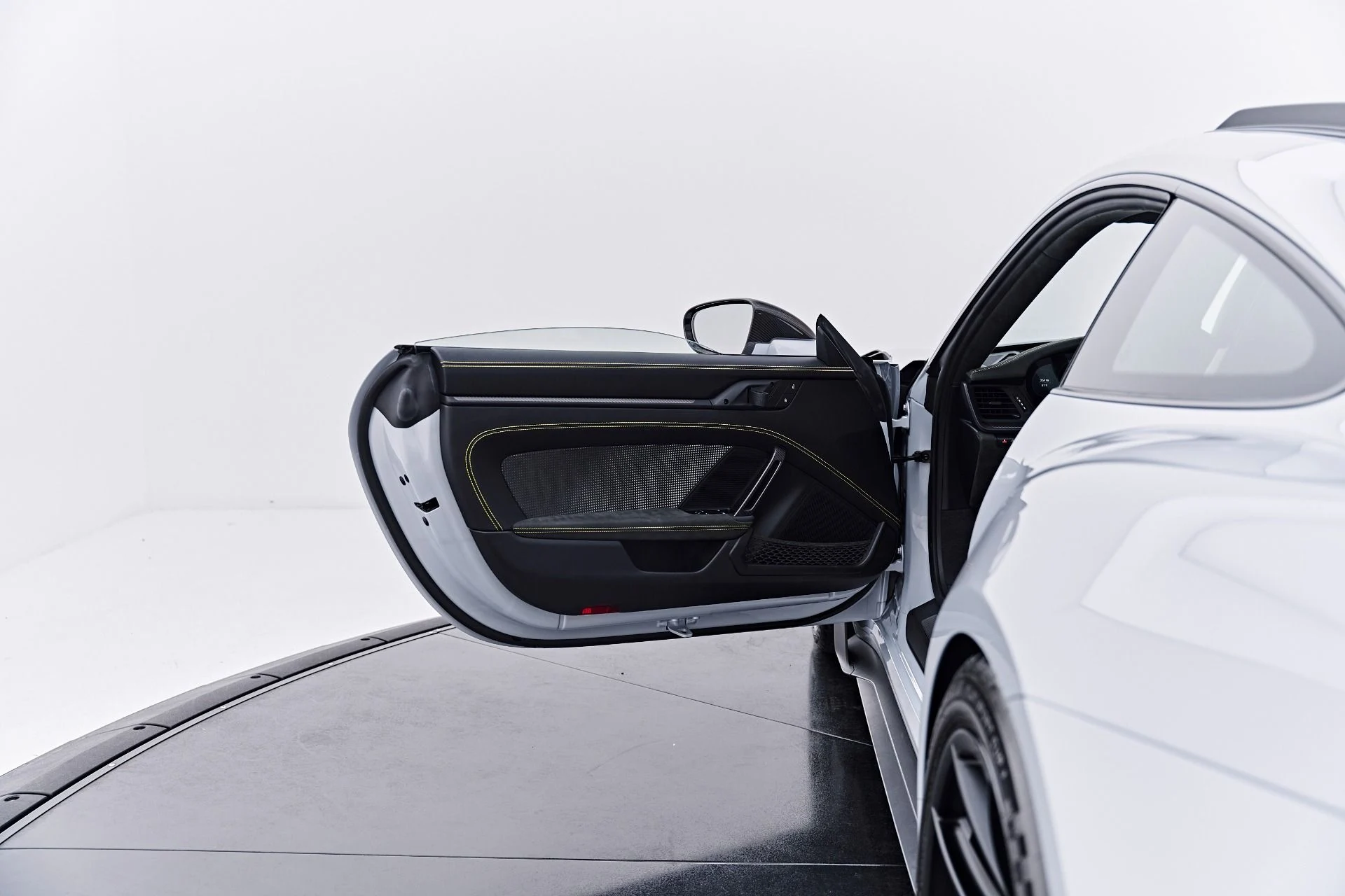 mph042_2559493670_Used_2025_Porsche_911_GT_3_RS_1790364160_2d39a21937