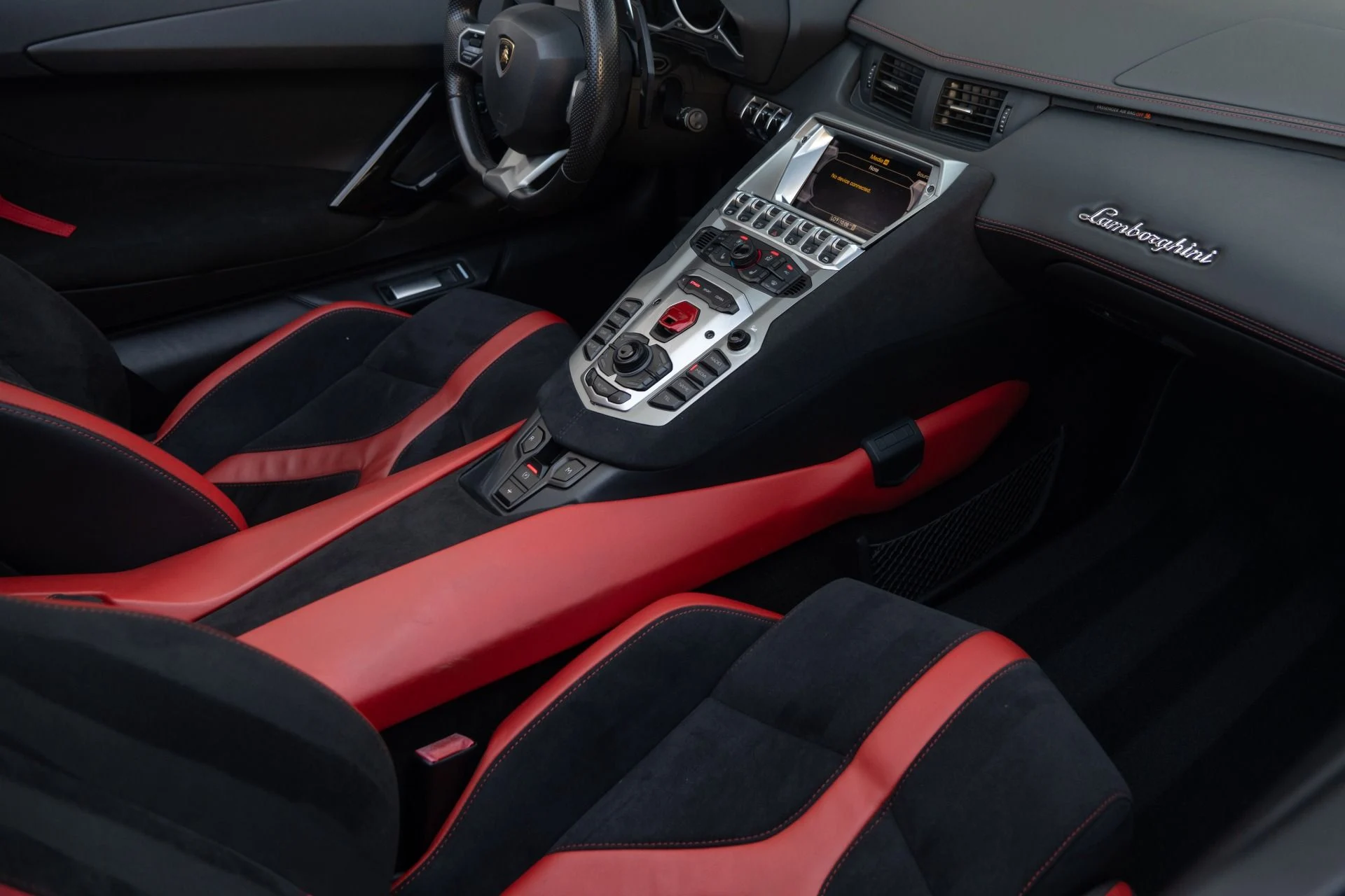 mph042_25653672_Used_2015_Lamborghini_Aventador_LP_700_4_1755813837_e5cf68b521