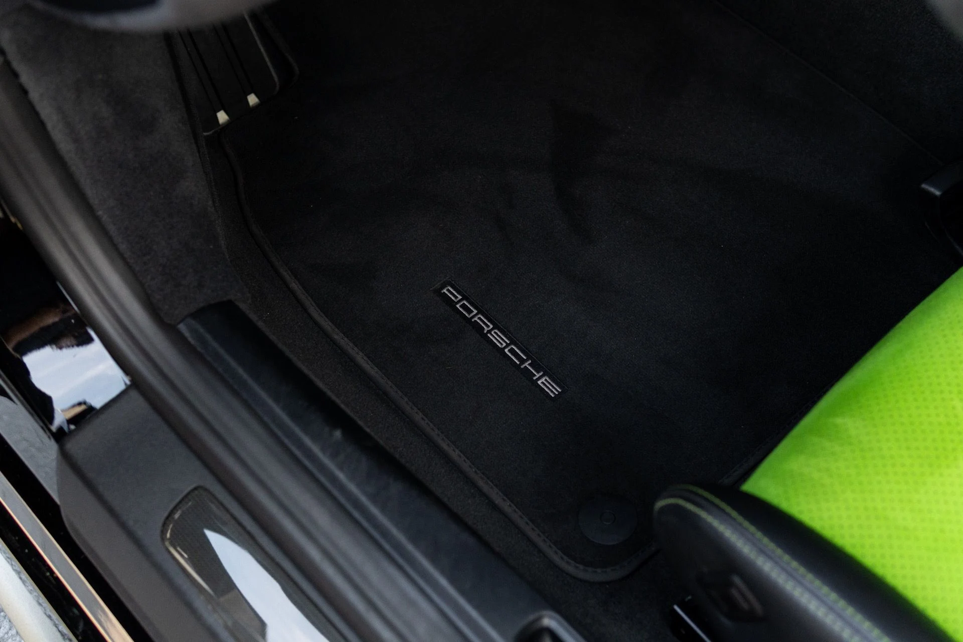 mph042_2566924048_Used_2019_Porsche_911_GT_3_RS_1765832694_ef6d561e8d