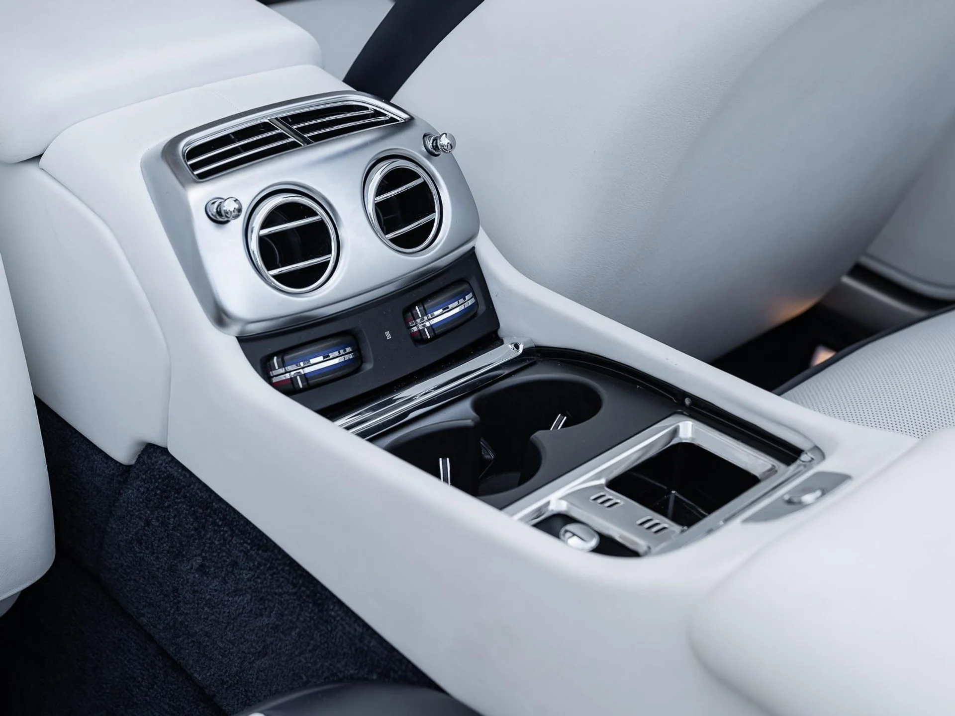 mph042_2570309918_Used_2018_Rolls_Royce_Dawn_Convertible_1764360464_3fd95fc139