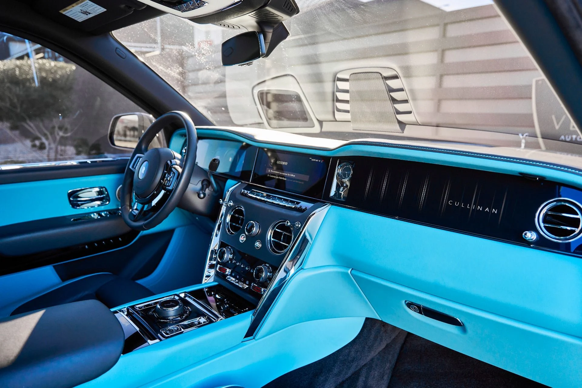 mph042_2576710642_Used_2025_Rolls_Royce_Cullinan_Base_1767668827_eef894e908