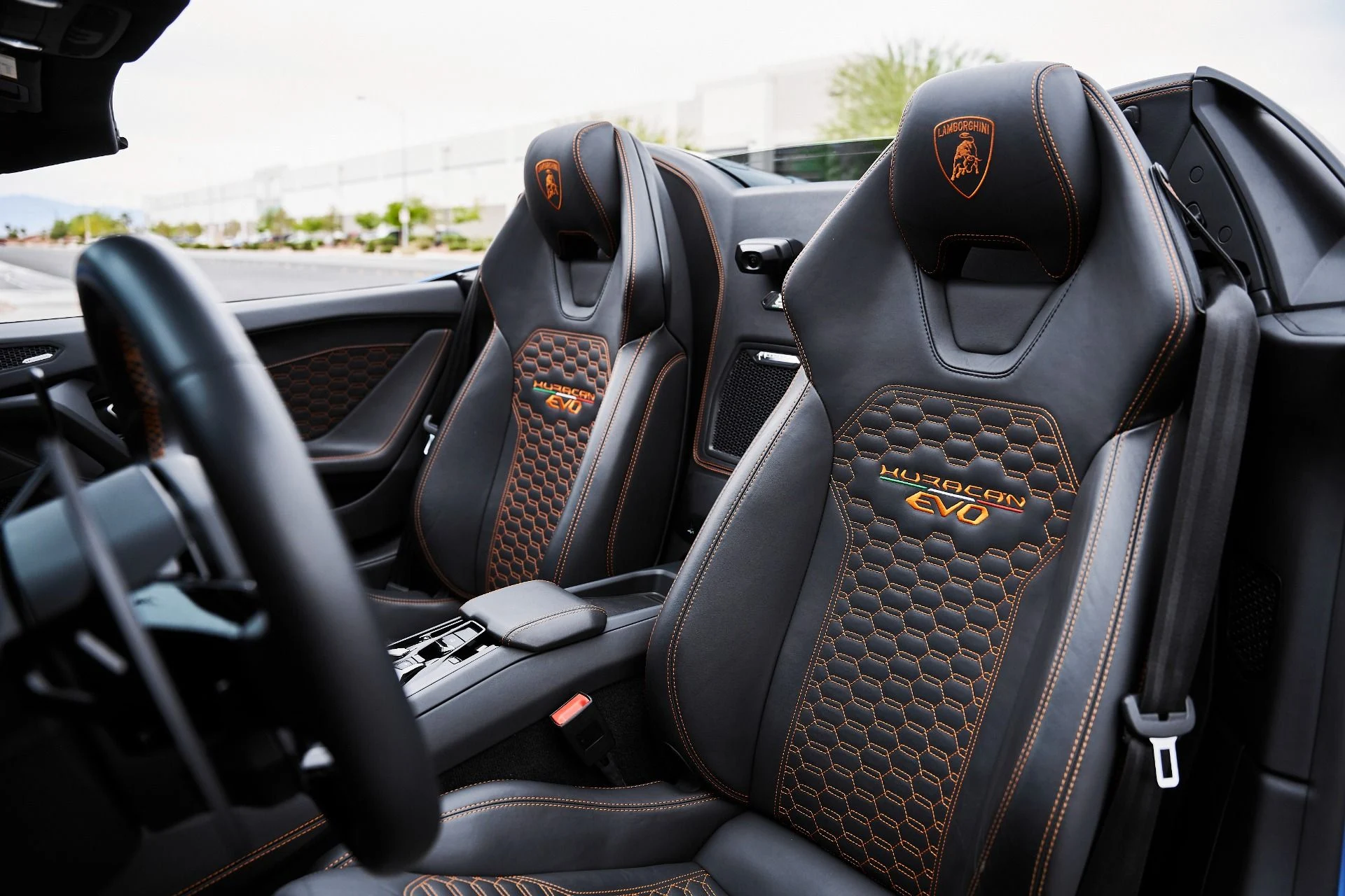 mph042_2606960580_Used_2023_Lamborghini_Huracan_EVO_Base_1775006689_6e72f35912