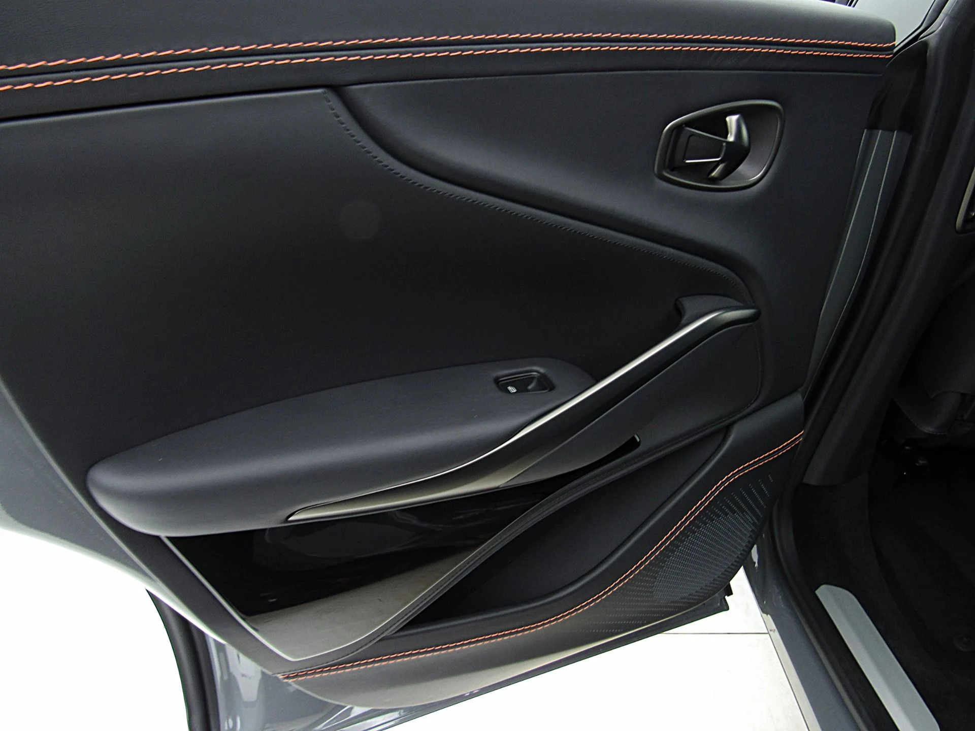 mph042_2615142949_Used_2023_Aston_Martin_DBX_9e59af7e31