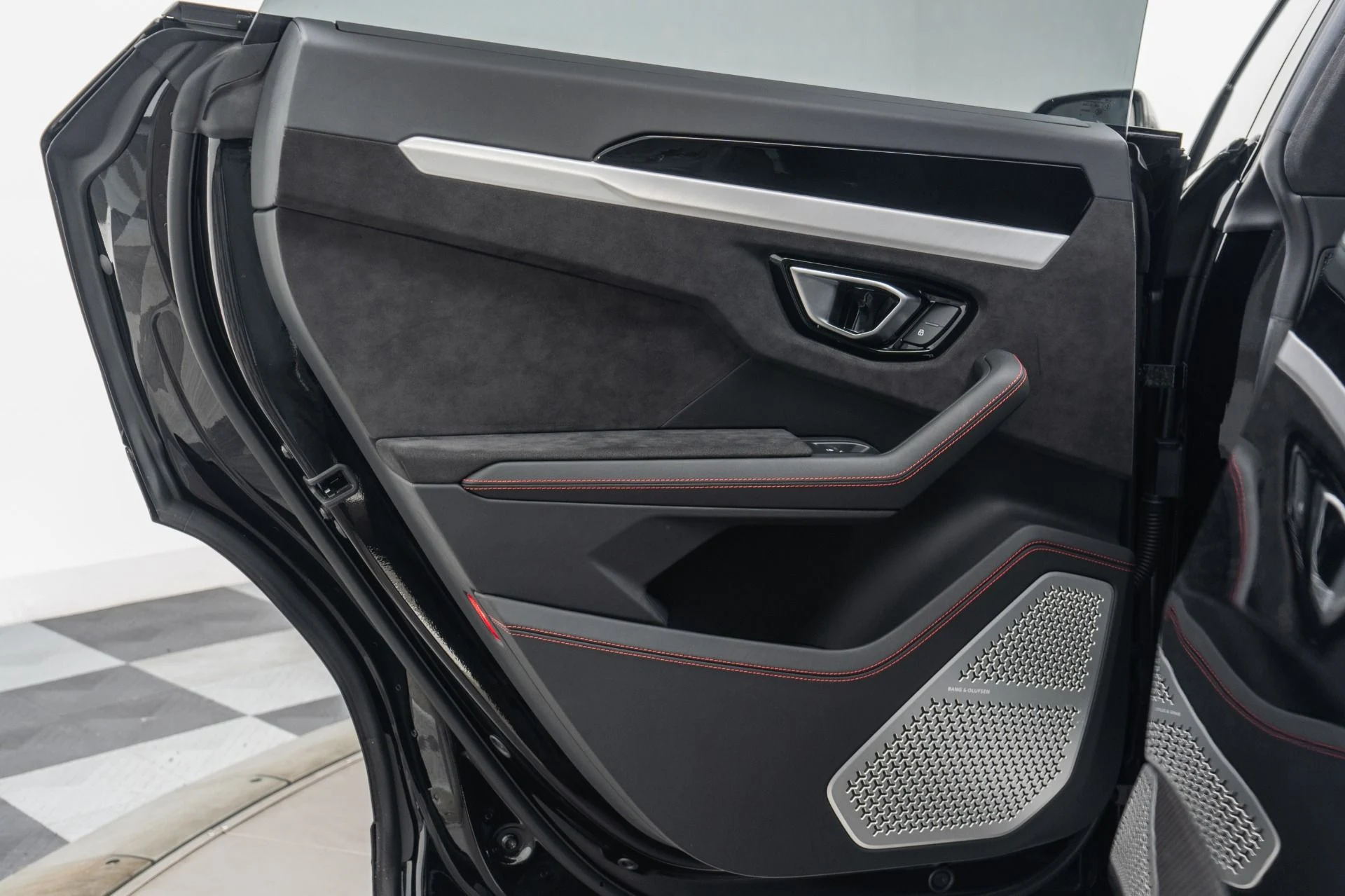 mph042_2631842145_Used_2021_Lamborghini_Urus_Q_Citura_Interior_Bang_and_Olufsen_Audio_1778530173_d2ef8c6155