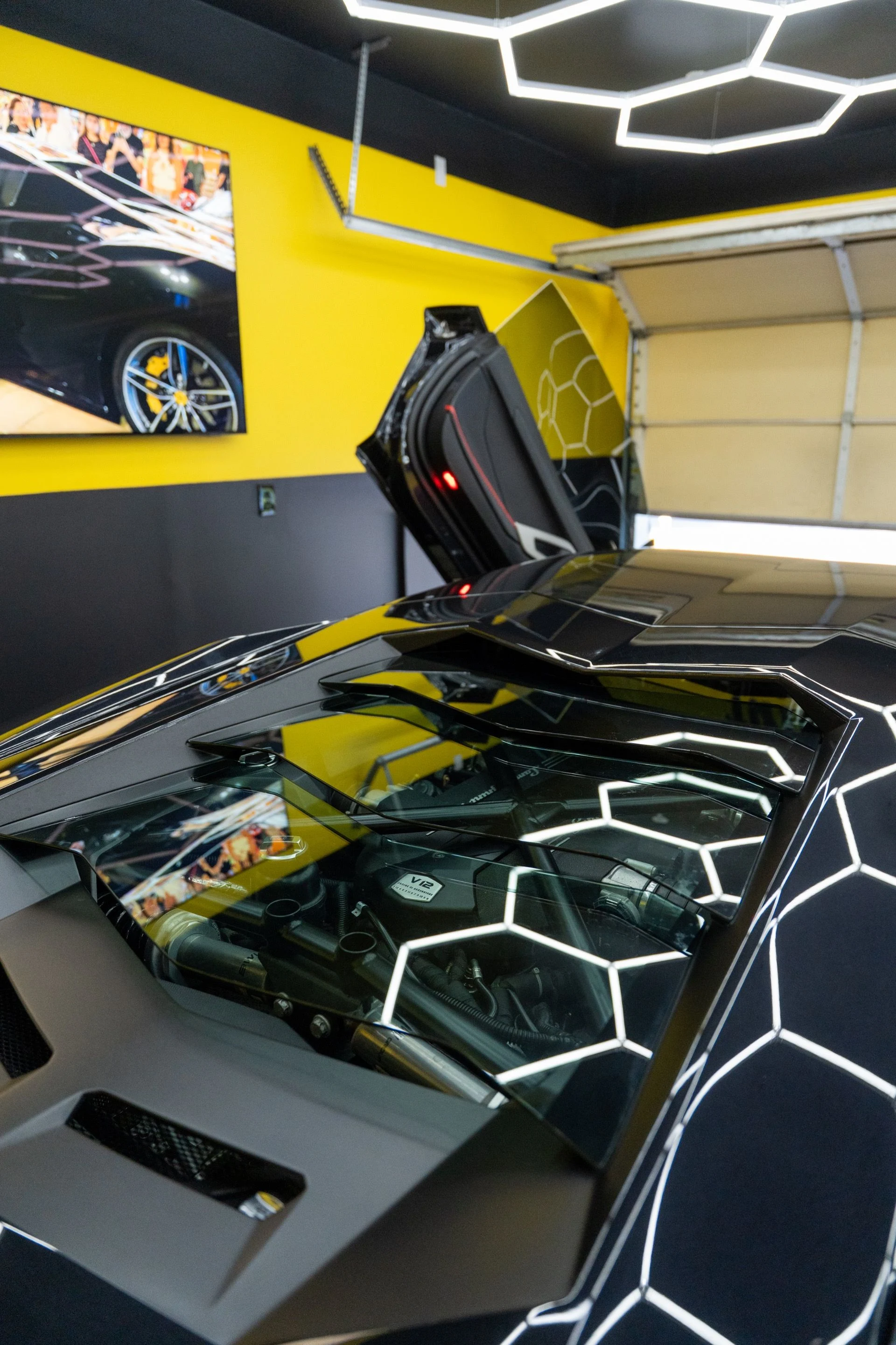 mph042_2631991571_Used_2018_Lamborghini_Aventador_LP_740_4_S_1792436167_3c76b4cabc