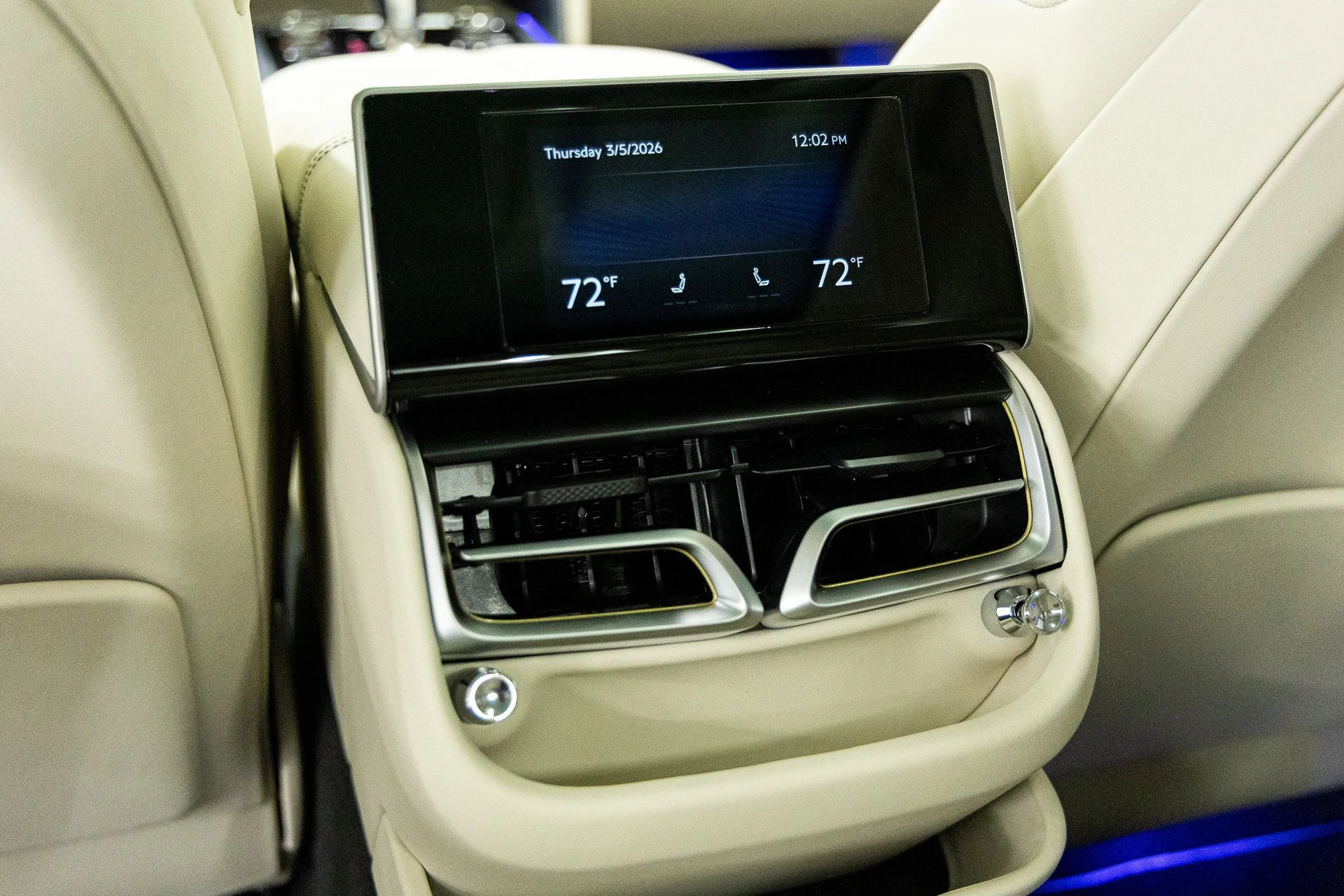 mph042_2638974343_0e48ce2d1ee61330678df13384994115x_74d1c30fe5