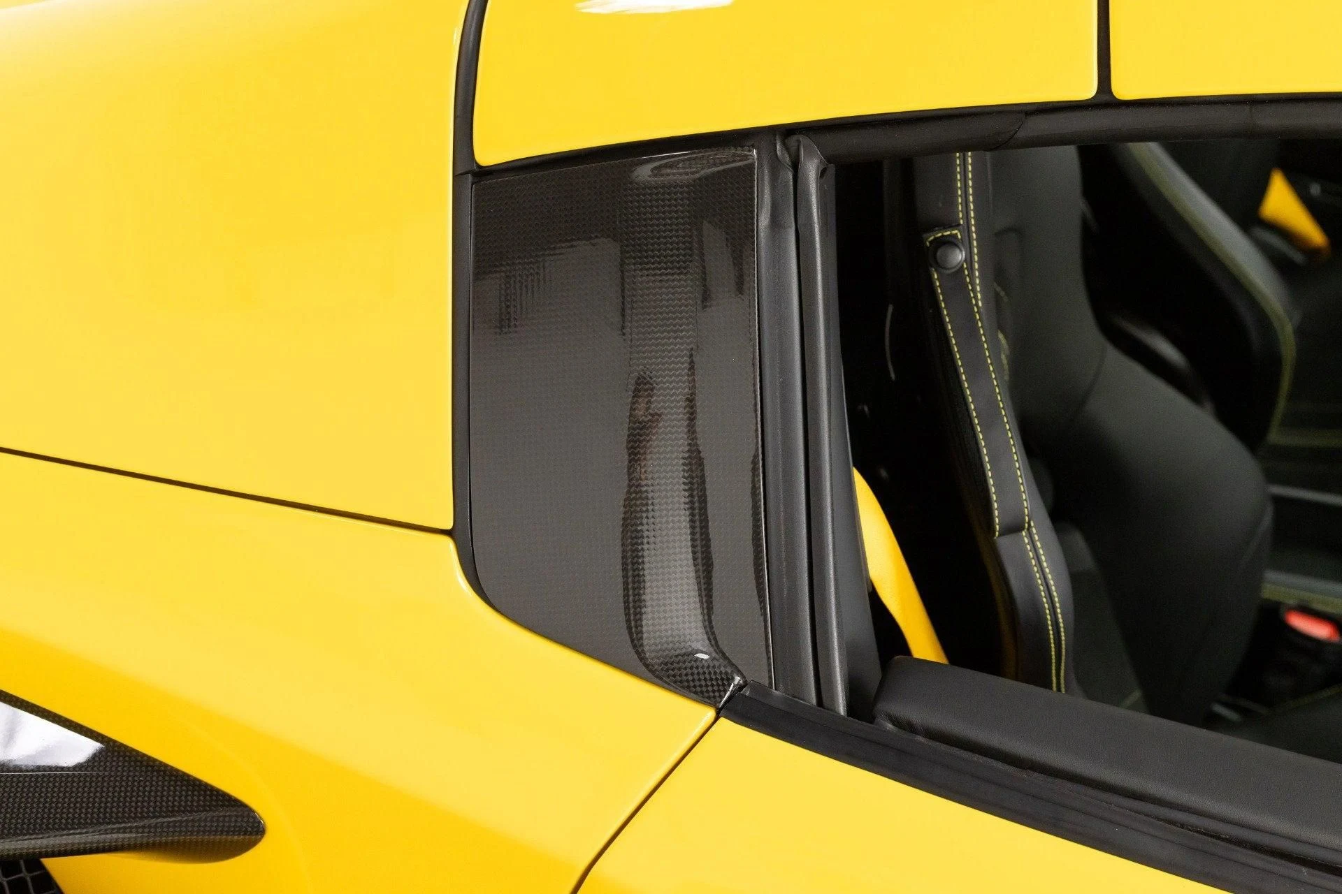 mph042_2641543758_Used_2021_Ferrari_F8_Spider_1778334413_a9e69d339d