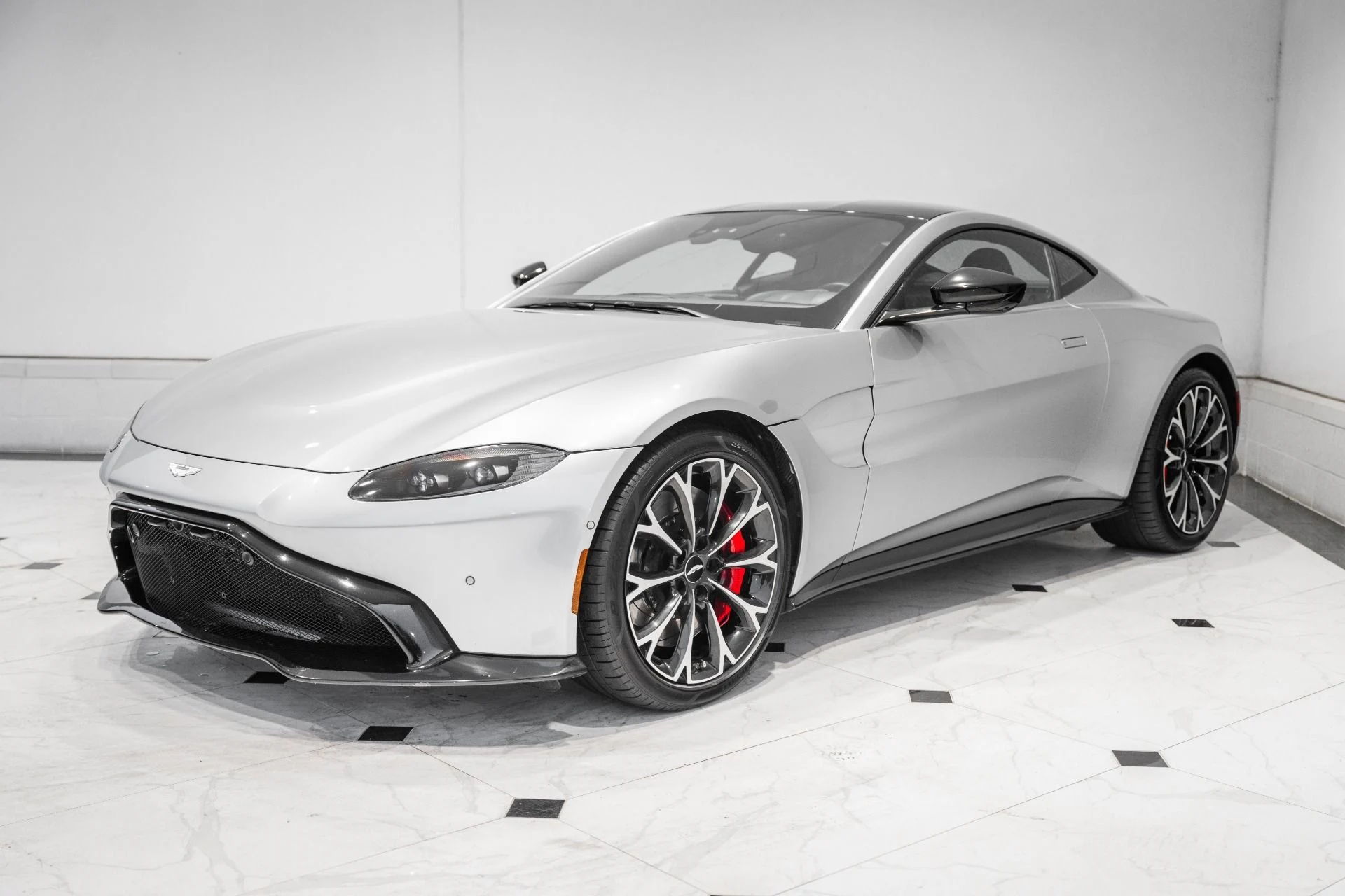 mph042_264580354_Used_2019_Aston_Martin_Vantage_1779799907_a860d7189b
