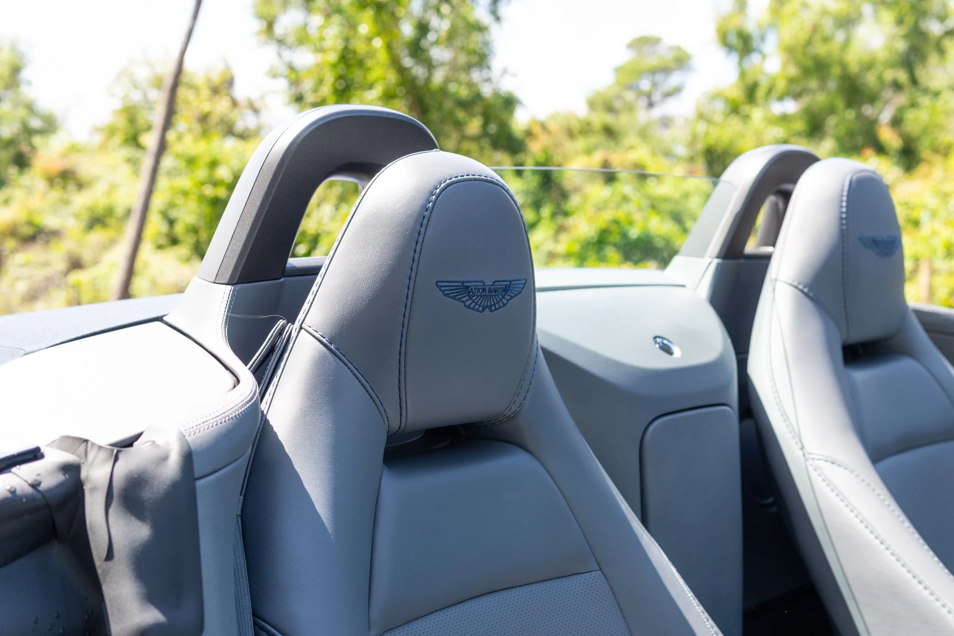 mph042_2651035498_Used_2021_Aston_Martin_Vantage_1774065878_b5c2015e20