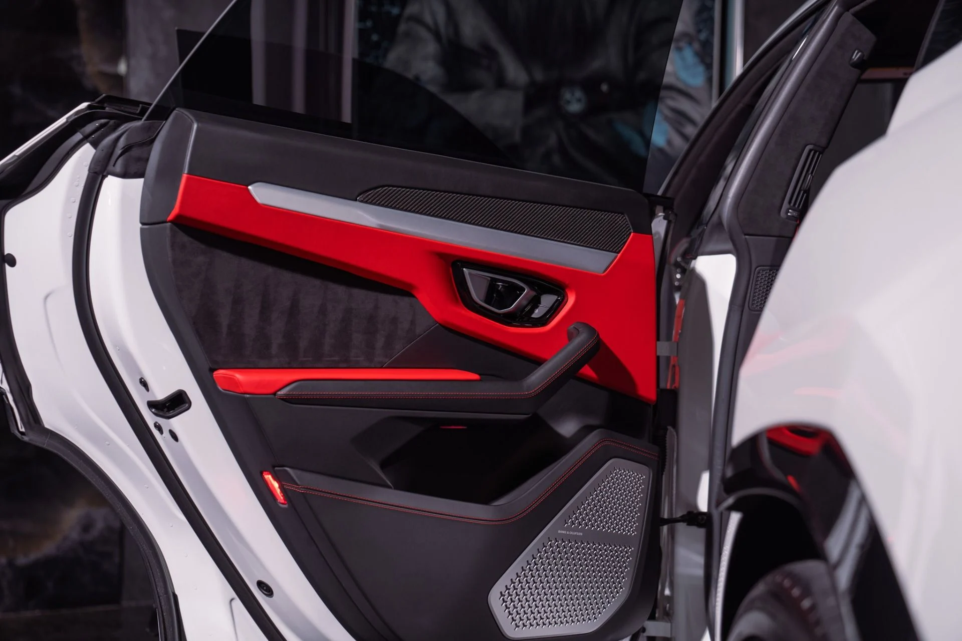 mph042_2673569471_Used_2022_Lamborghini_Urus_Full_Carbon_Interior_Package_1792253848_8e360b32b6