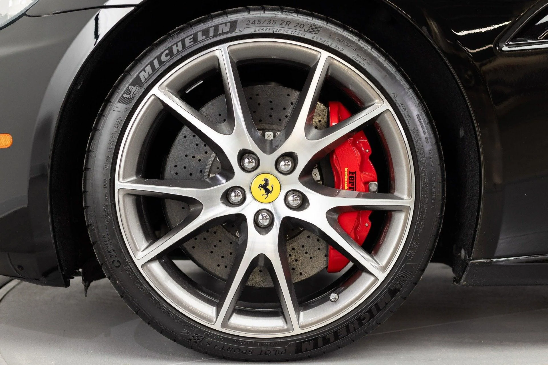mph042_2692913198_Used_2010_Ferrari_California_1777368000_2c3482d89e