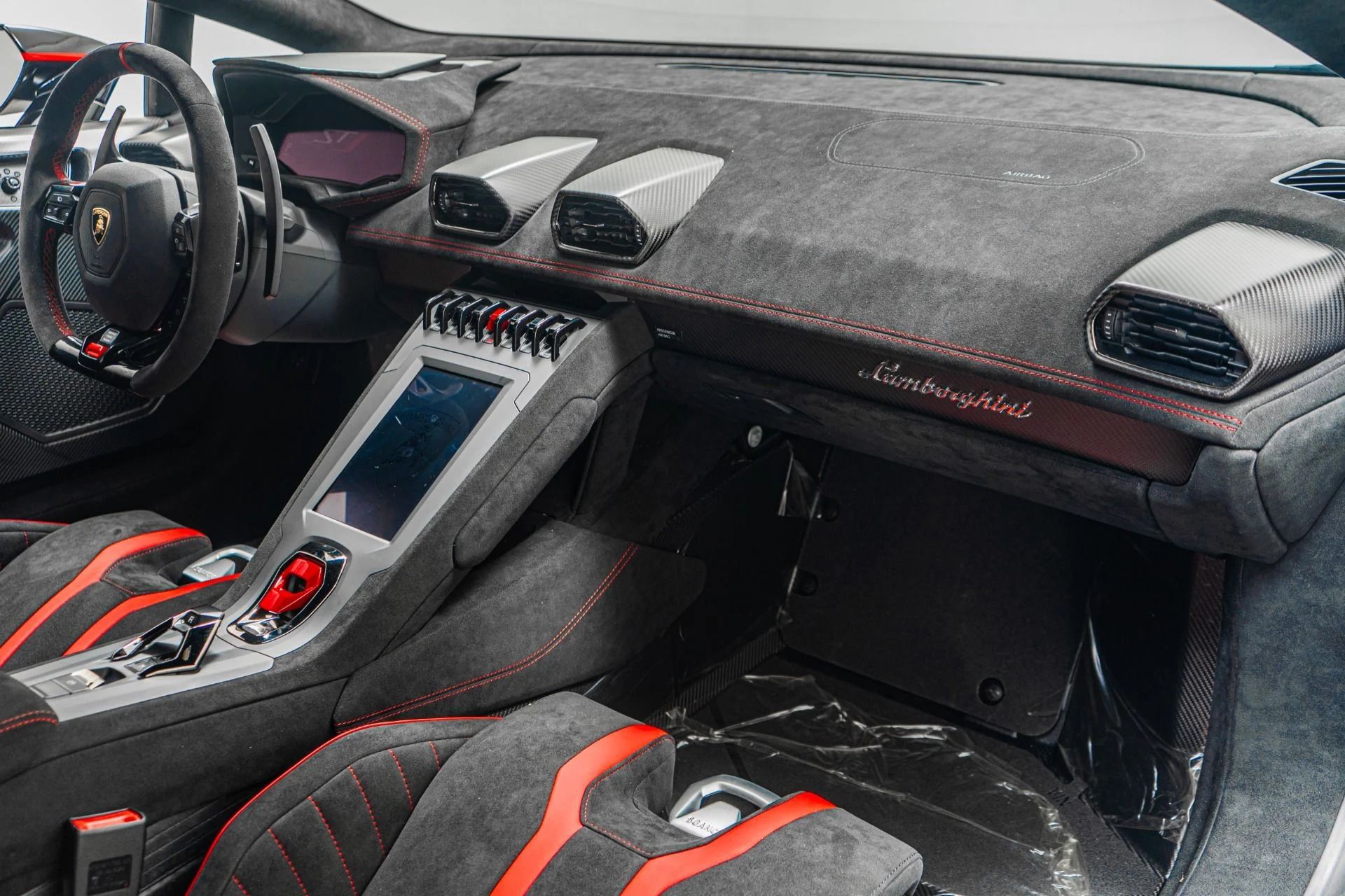 mph042_2693046129_Used_2024_Lamborghini_Huracan_STJ_1757002928_3a963944f5