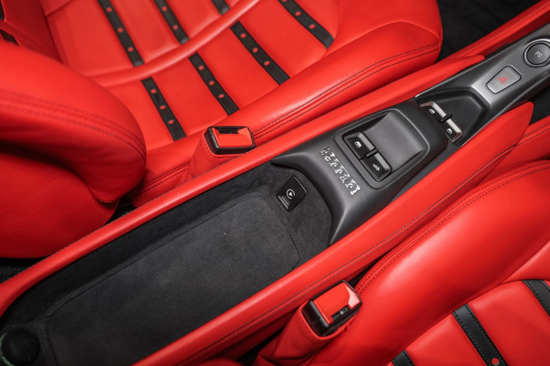 mph042_2694355768_Used_2021_Ferrari_F8_Spider_1788191759_817d7e1de9