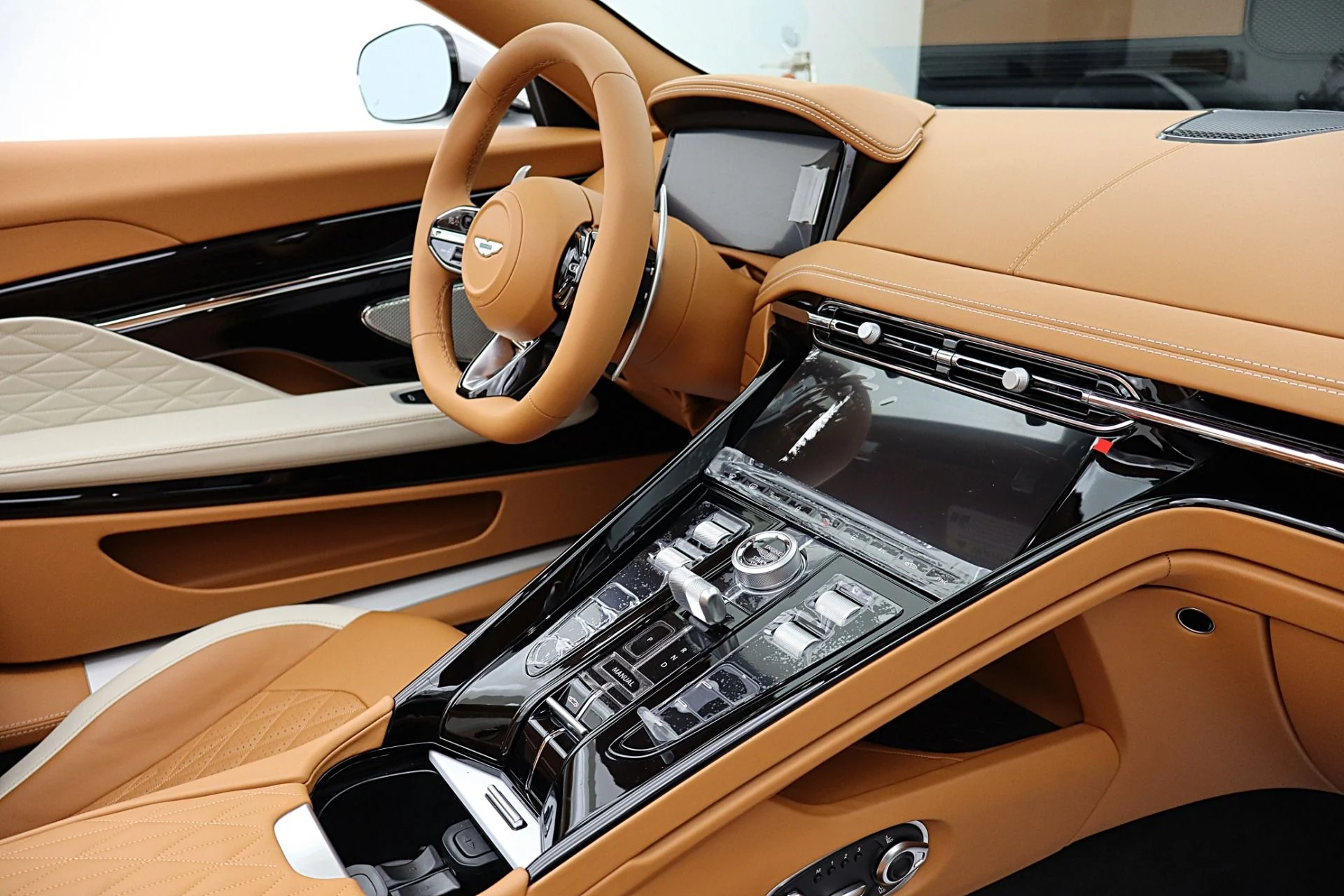 mph042_2719007993_New_2026_Aston_Martin_DB_12_Volante_8963e4c1d8