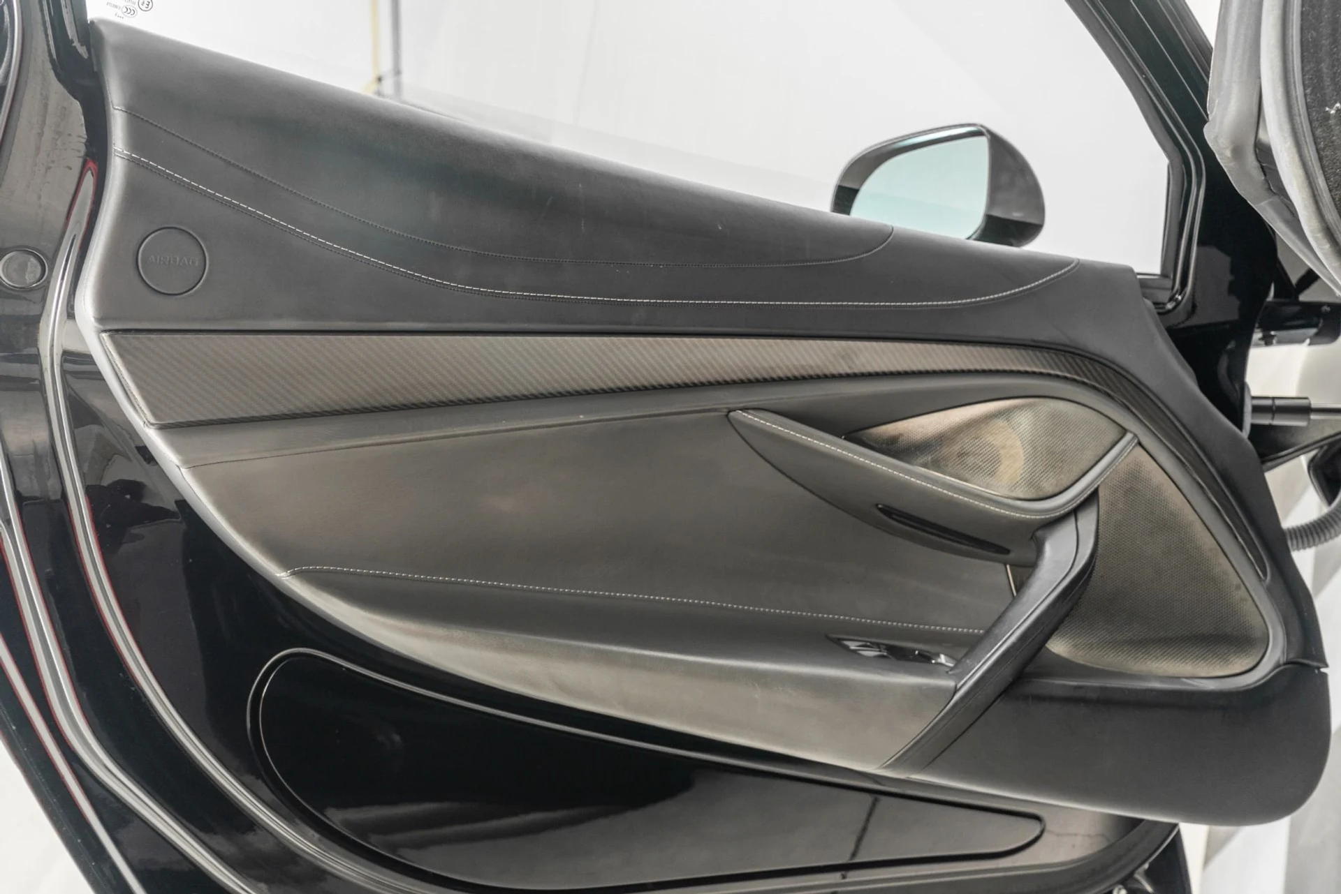 mph042_2724341632_Used_2019_Mc_Laren_720_S_Luxury_MSO_paint_color_Gorilla_Glass_Roof_Carbon_Packs_1_and_2_1765568029_a99ab65859