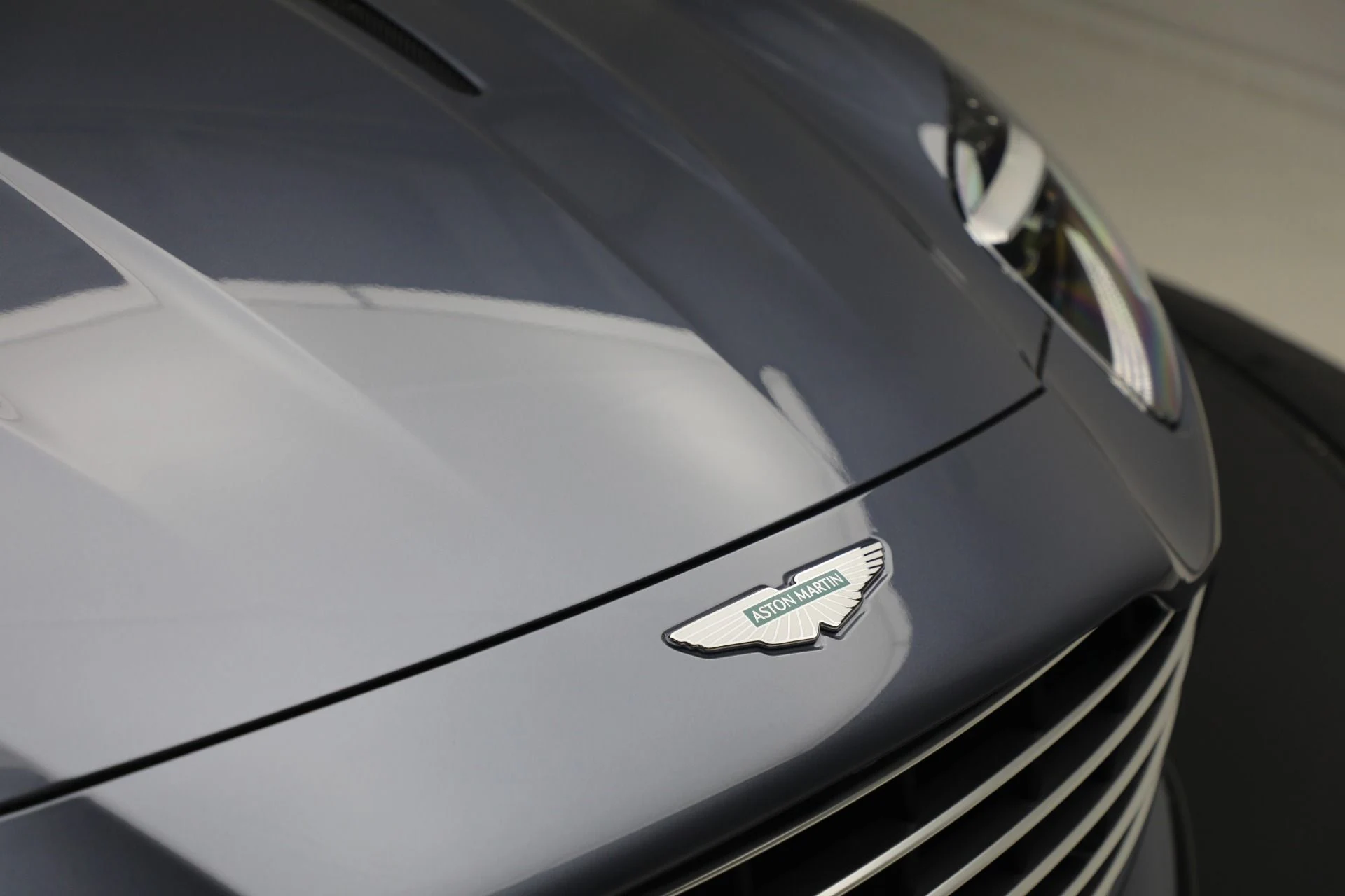 mph042_2737519318_New_2025_Aston_Martin_DB_12_Volante_8fc8800644